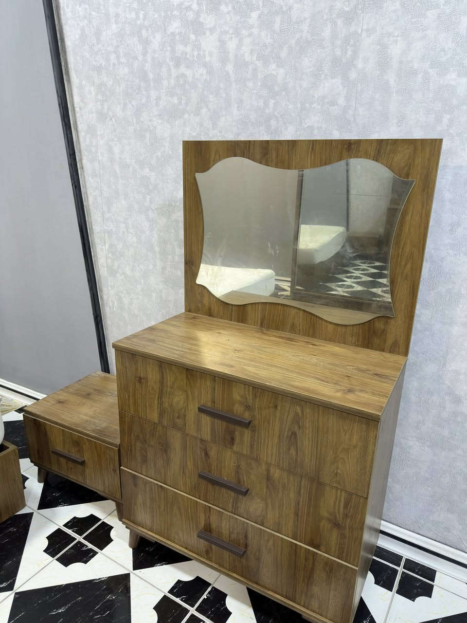 غرفه نوم استعمال قليل نظيفة
السعر 500 وبيها مجال 
العنوان البصرة الامن الداخلي 
التواصل مع 
***********
