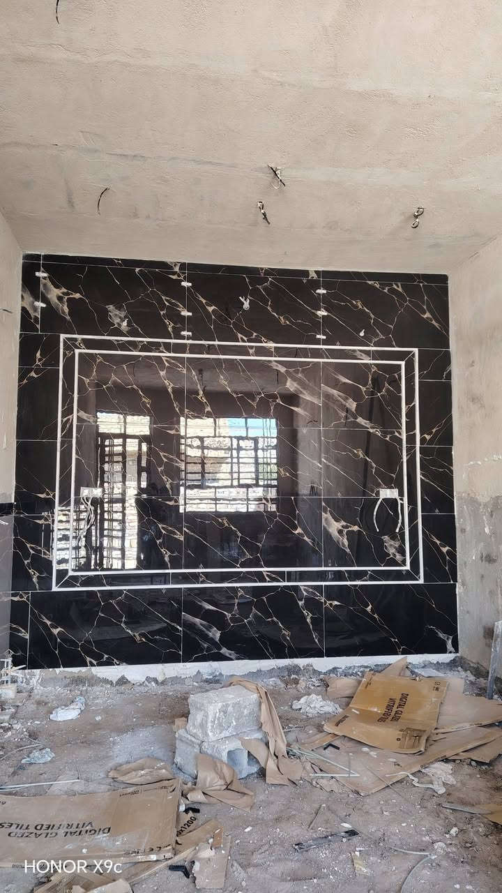 عمل البورسلين والديكورات وشغل هندسي مع تصميم اللوان على يد حسن الشبلي رقم الهاتف ***********
