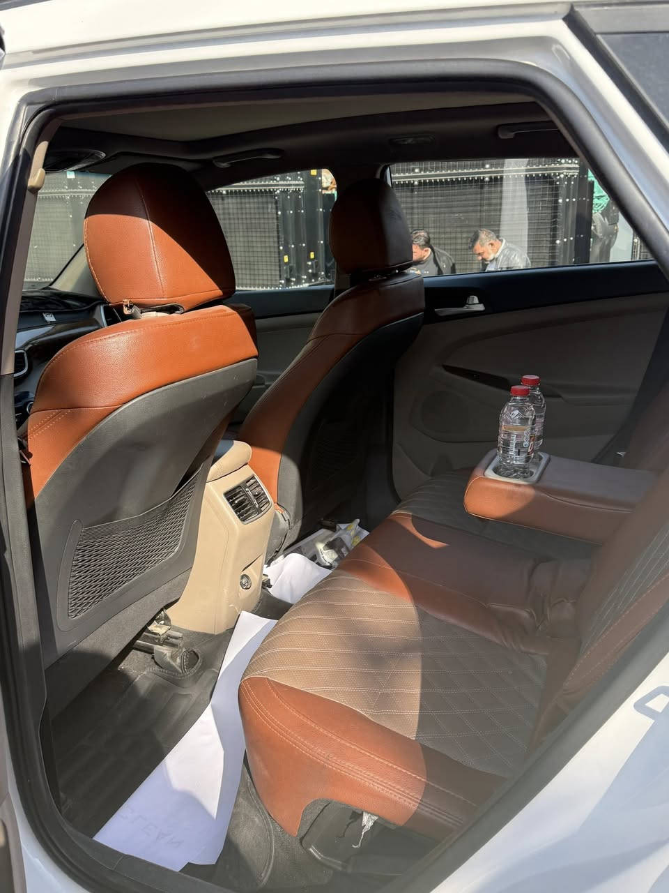 السلام عليكم
توسان 2020 فول 1/1
خمس عدسات ماشية 45000 حقيقي 
سياره بيه باب تبديل وكالة
السعر 20000$
للستفسار : *********** واتساب
