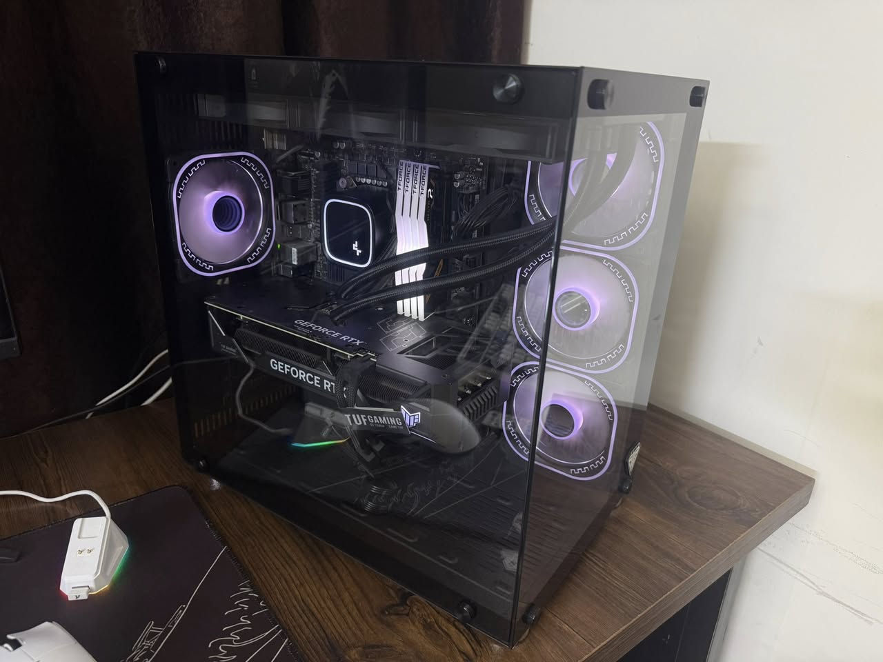 السلام عليكم تجميعه العاب 2k باعلى اعدادات مستعمله ونظيفه
المواصفات
 MB: gigabyte b760m ds3h ddr4
Gpu:Asus tuf 4070 ti 12GB 
Cpu: i5-14400F try
Ram: T-force RGB Tuf Alliance 32GB DDR4 3200 (8x4)
Hard:1Tb PNY m.2 Nvme 
Psu: Kratos 750w Bronze +80
Cooler: deepcool Le720 black
Case: mass 04 4fans

كل كراتين القطع موجودة التجميعه للفئة المتوسطه-عليا تلعب اللي يعجبك براحتك دقه وفريمات مغير المعجون للمعالج قبل فترة يعني كامله.
مكاني المنصور 
توصيل موجود لكن افضل تجي تشوف وتفحص براحتك لحد متقتنع
رقم تلفوني: ***********
سعرهة مليونين
