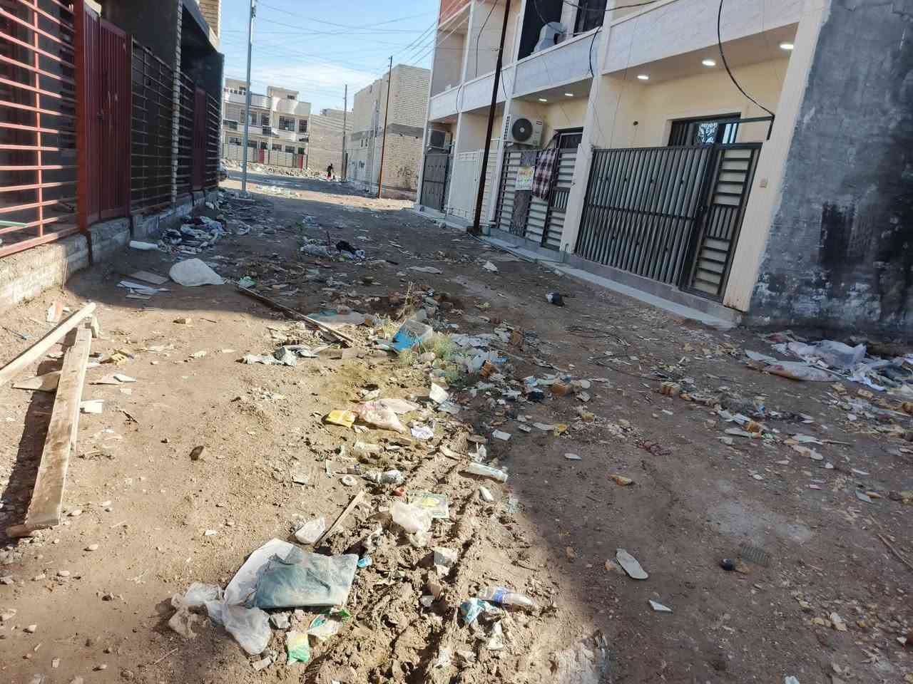 سلام عليكم قطعه ارض البيع في منطقة السريدات القديمه مريع الثالث مساحة الرض 100 مربع 10 _10 خدمات مي كهرباء مجاري كامل سند 25 انذار بل كاتب عدل السعر خاص ***********
