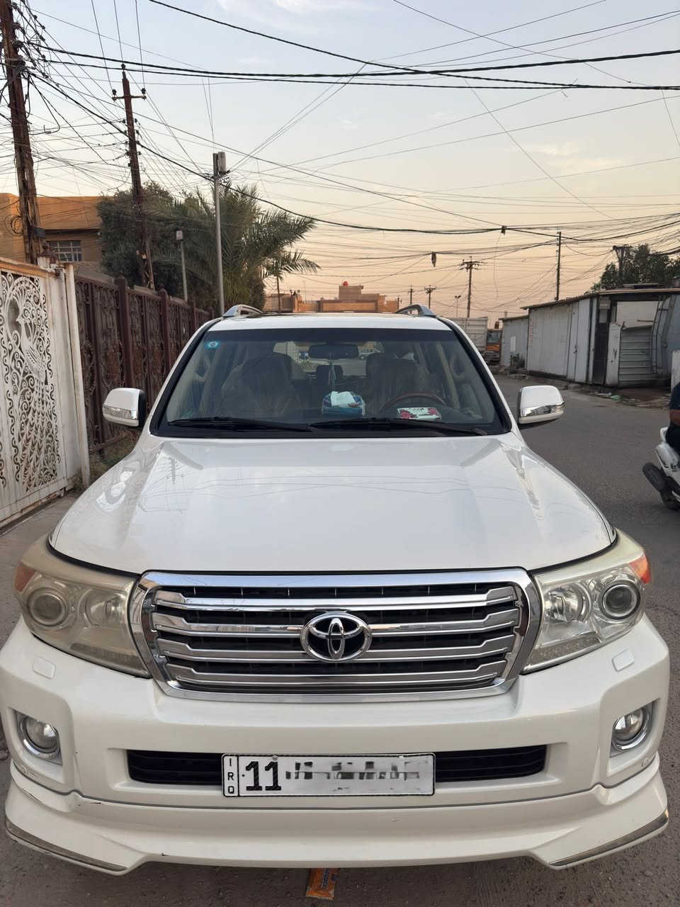 السلام عليكم 

سعر السيارة 37.500 $

لاندكروزر GXR 2014 للبيع فقط اعتذر عن المراوس 

مواصفات السياره معروفه ماشيه 140 الف حقيقي 

_ فتحه سقف .

_ تحكم ستيرن .

_كامرة خلفية . 

_ حساسات خلفية .

_ مري شفط .

_ اشاير بالمري .

_ شاشة كبيرة 

وباقي المواصفات معروفة .

السياره مكفوله من الضربة والصبغ والتبديل والفتح 

ماعدى شخط مثل ما موضحات بالصور كفاله من كير ومكينه وحدادية وكلشي ع وضع الشركه مامفتوح بيها برغي رقم بغداد بأسمي  تحويل ثاني 
مكان السيارة في بغداد
السعر 37.500 $

الاتصال على الرقم ***********

