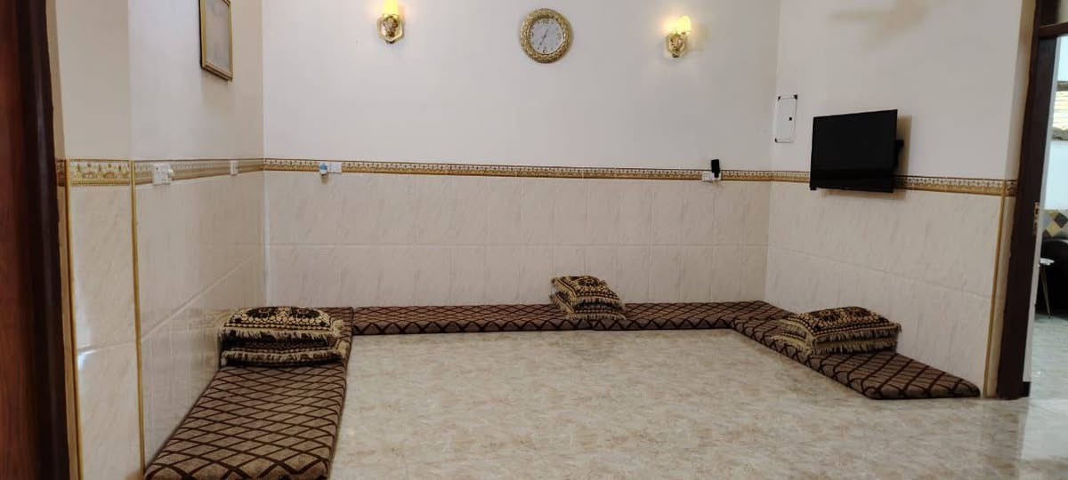 للبيع مساحه 150متر طابقين طابوك  النصر وسلام قرب النادي خدمات شبيكه ماء وكهرباء 
السعر 140 تحويل مباشر بسمي 
***********
