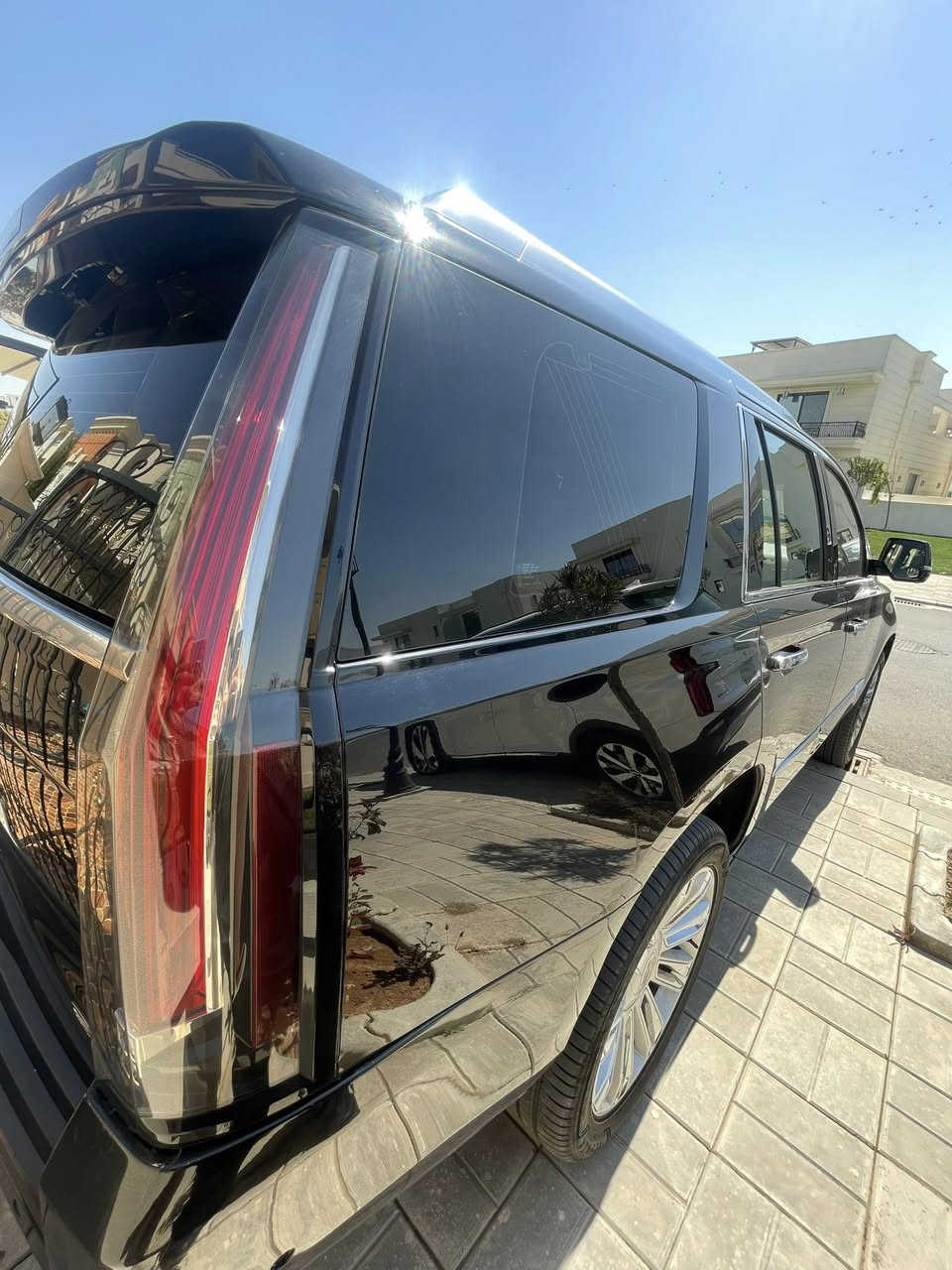 للبيع كاديلاك اسكاليد.بلاتينيوم.
السياره مواصفات بلاتينيوم.فول الفول اعلى فئة بالكاديلاك داخل بيجي. ✈️✅

 السياره لون اسود♠️

موديل 2019

السياره خليجيه مكفولة كفالة عامة وكاله المنصور السيارة جديده بحاله الوكاله  

المواصفات📱👇🏻

🔵1-عداد المسافات⬅️146 الف 

🔴2-كشنات مساج 

🔵3-داخل بيجي.

🔴4-داخل ملكيVIP

🔵5-السياره4شاشات 

🔴6-كشنات تدفأة تبريد 

🔵7-فور ويل 

5️⃣بصمات 🔴

🔵9-الكشنات الخلفيه تدفأة 

🔴10-شاشه كبيره 

🔵11-قاصه 

🔴12-تحكم جهتين 

🔵13-داتاشو. 

🔴14-بصمة

🔵15-كشنات جلد

🔴16-جنطه جلاق 

🔵17-لد بالابواب 

🔴18-دوسات اوتو 

🔵19-ويل2️⃣0️⃣

🔴20-رادار امامي خلفي 

🔵21-وقوف تلقائي عند التقرب من جسم. 

🔴22-سقف شاموا اسود. 

5️⃣ كاميرات🔵

وباقي المواصفات المعروفة للبلاتينيوم. 

للاتصال / ***********

مكان السيارة اربيل
