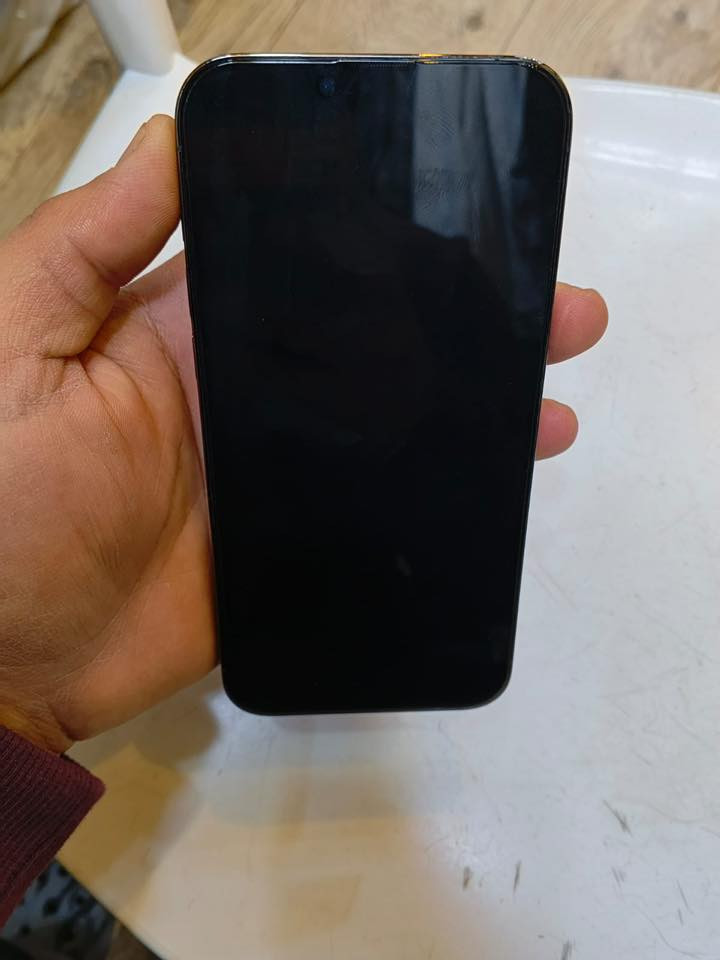 700 ايفون 13 برو ماكس ضهر فقط  مكسور
عفحص وياك.كارتون ويا    256 ذاكره  *********** مكاني ديوانيه
