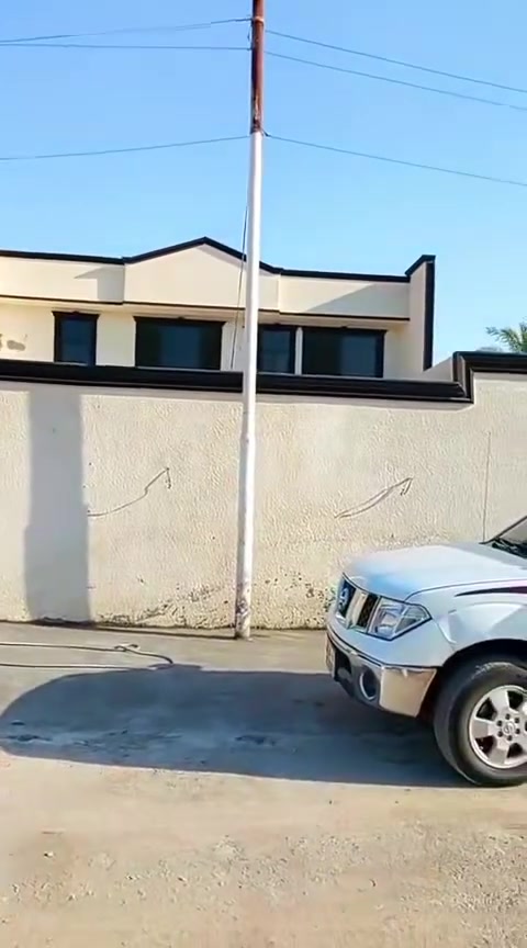 السلام عليكم عرض مميز دار للبيع مساحه 625 متر بغداد الراشديه مركز الناحيه خدمات كامله التفاصيل داخل الفيديو الاستفسار ***********

