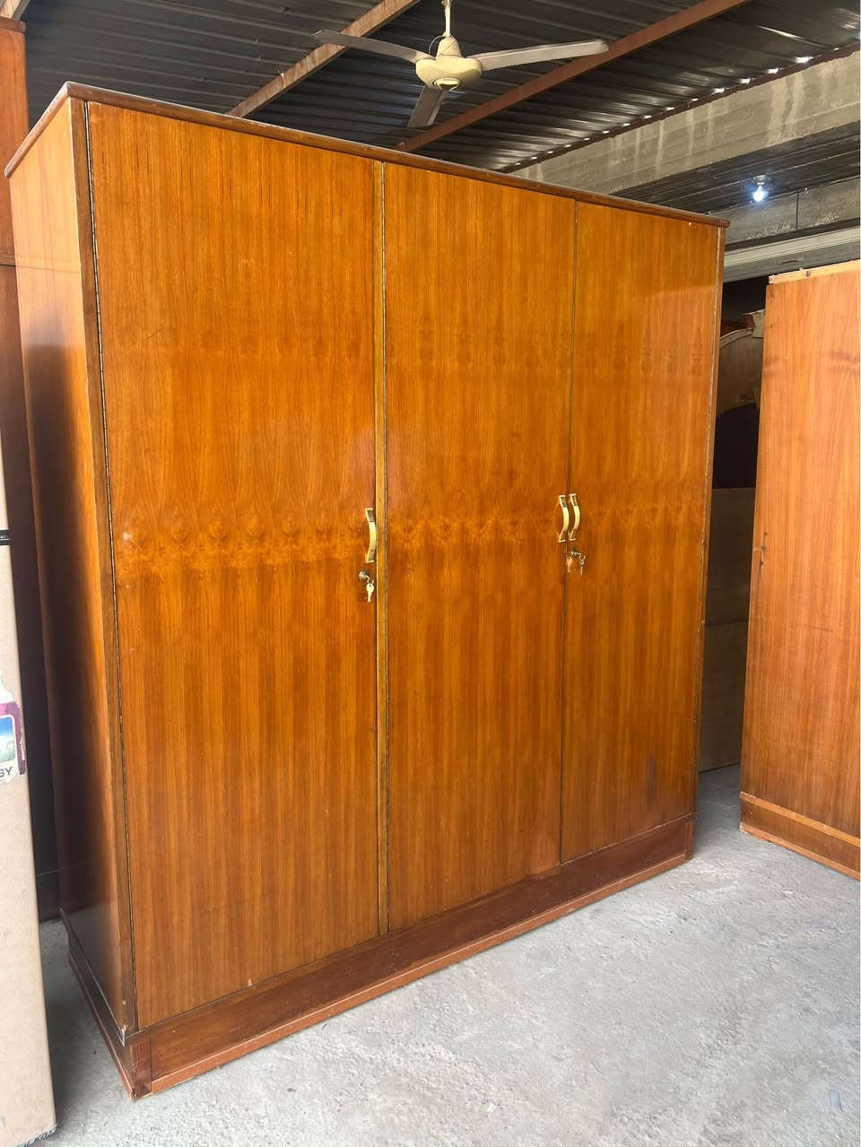 كنتور اربع ابواب ملحق صاج داخل وخارج 
كنتور اربع ابواب طابق واحد صاج داخل واخراج عدد2
كنتور ثلاث ابواب صاج داخل وخارج 
كنتور بابين صاج داخل وخارج
بوفيه صاج داخل وخارج عدد2 
المكان بابل قضاء المحاويل مقابل معسكر المحاويل البوابة الشماليه بتجاه بغداد 
يوجد لدينا خدمة توصيل 
للاستفسار الاتصال على الرقم التالي *********** او التواصل عبر الواتساب برقم الاسيا حلة, بابل
