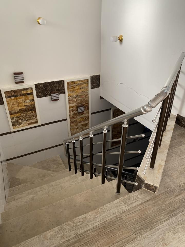 🔥فرصة ذهبية للي يدور دار جاهز للسكن 🔥
🏡 دار للبيع – بناء حديث درجة أولى
📍 حي النداء / منطقة 46
خلف المتنزه، قريب من الشارع العام، قرب مندي زمزم
المساحة: 100 م² (5×20)
عدد الطوابق: طابقين
تفاصيل الدار:
🔹 الطابق الأول:
 • صالة استقبال
 • مطبخ
 • غرفة نوم
 • حمام داخل المنزل
 • حمام خارجي
🔹 الطابق الثاني:
 • غرفتان نوم
 • حمام
 • سطح
السعر: 145 مليون دينار
للأستفسار  ‭0780 856 3525‬

#دار_للبيع
#حي_النداء
#عقارات_العراق
#فرصة_مميزة
#بيت_عمر
#بناء_حديث
