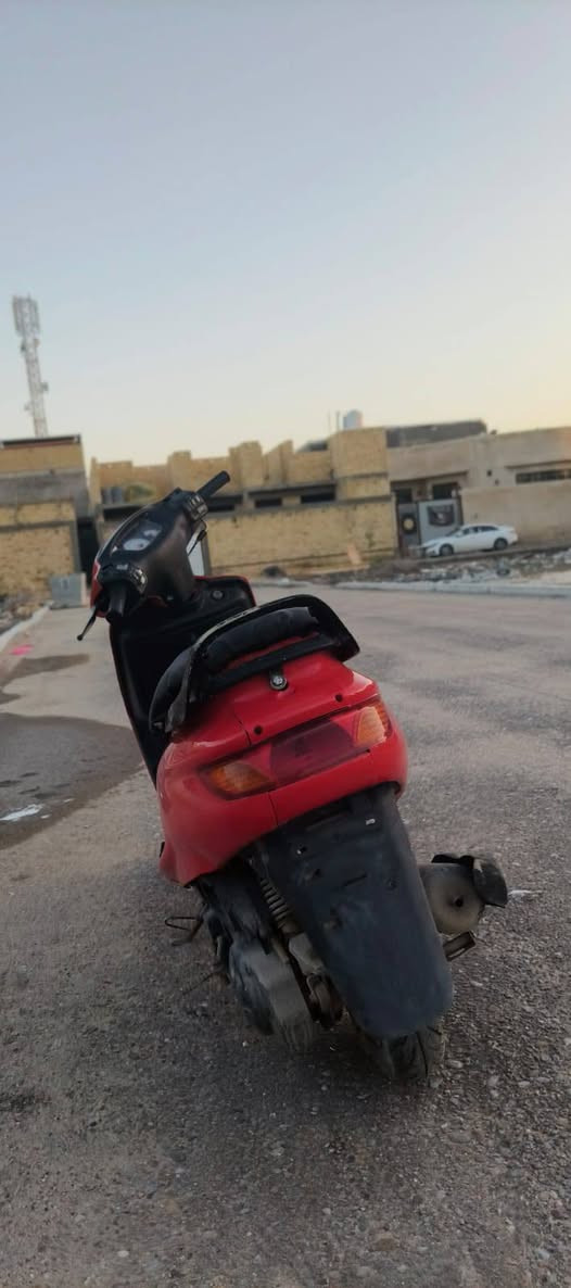 سلام عليكم درجة فراشه مكينه مفتوحه بيهه صوت كزوز سعر 325وبيها مجال بسيط عنوان بصره ابو الخصيب رقم***********
