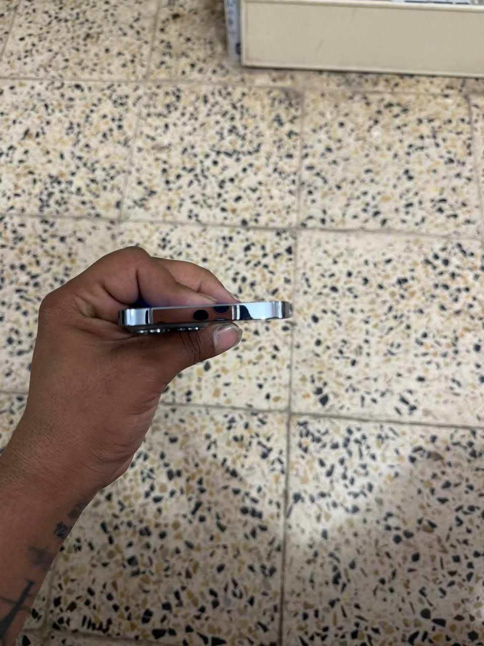 سلام عليكم آيفون 13برو ماكس بطاريه 78 ابلاديه مابدا بي شاشه اصليه اي شرط فيس إيدي شغال كامرات صوت السماعه كله شغال اب شرط جون السوك ب 650 اوً بي مجال حك جيتك ***********وتساب او اتصال مفتوحً
جهاز نضيف اب شكل
