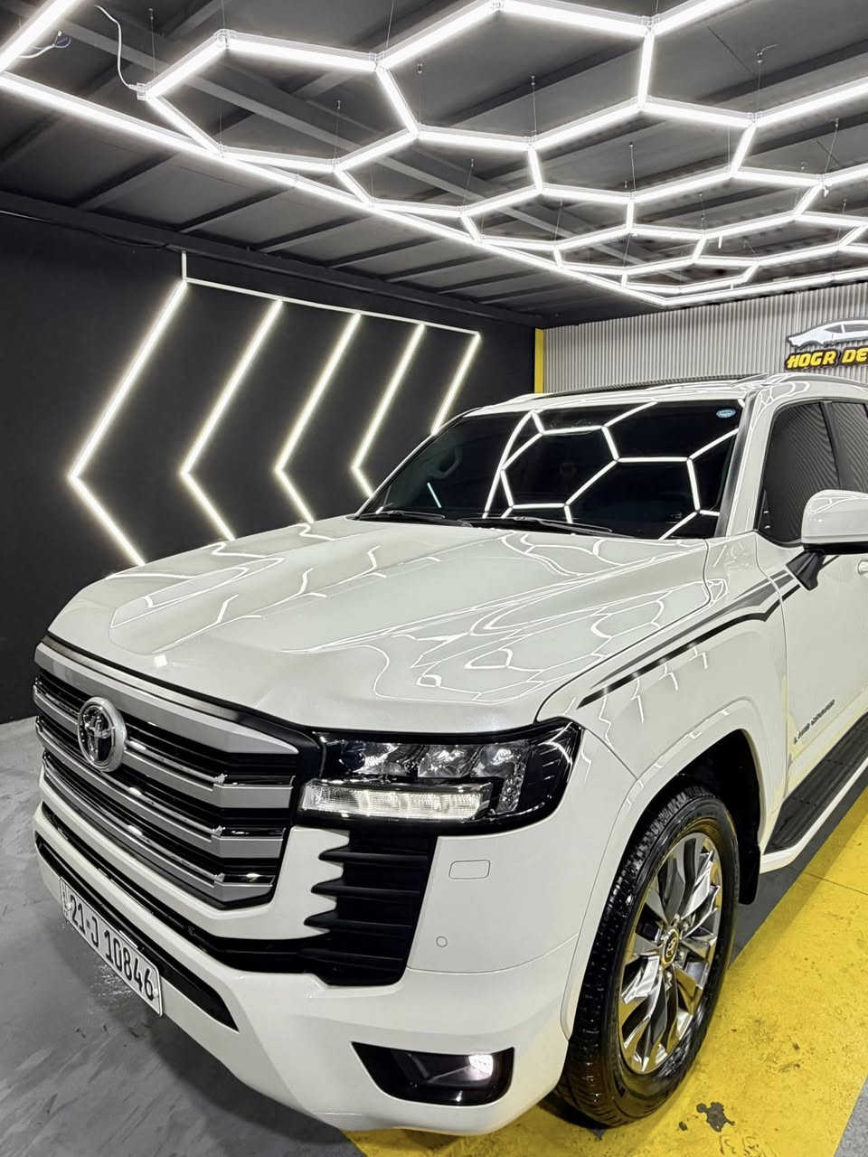 TOYOTA Land cruiser 2022/9/GXR
43,000 KM📦
موصفات ليميتد. ‏تنفس طبيعي  
‎🔻ارخص سعر بكل العراق
‎‏ 
‎‏‎سنة الصنع: 2022
‎‏‎ضمان شركة SAS
‎كل غراض بلادي موجود
‎" كاميرا 
‎ماشييه  ٤٣  الف  كم 
‎‏‎المواصفات :
‎- محرك 6 سلندر  
‎‏‎- فتحة سقف ( سلايد ) 
‎-٣ شاشات 
‎- شاشات ترفيه خلفية
‎‏‎- مقاعد جلد 
‎‏‎- مقاعد كهربائية 
‎- مقاعد امامية تبريد 
‎- ⁠تبريد وتدفئة امامي خلفي 
‎‏‎- بصمة الابواب 
‎‏‎- صندوق كهربائي
‎‏‎- مصابيح LED و زينون
‎-7 راكب 
‎-شحن واير ليس 
‎-حساس امامي خلفي 
‎‏‎- حجم العجلات 20 inch 
‎مكفول كفاله عام كلشي مابيها بل باكيت

‎مكفولة كفالة عامة من الدعامية إلى الدعامية
‎‏‎ بدون صبخ .بدون بارد  ،بدون رصعات ،بدون حتى شخط
‎‏‎دعاميات هم بدون صبغ ،رمل مابي ،لحية بدون صبخ ..بقية كلها بشرط

‎محرك كير بشرط مامفتوح
‎‏‎سيارة حيل نظيفة كلشي عل بلاد لوك
‎‏‎سنوية زنكة كلشي جديد مدفوع لـ2029
‎‏‎باسمي السنوية بشرط تحويل و خرامة 
‎‏‎سيارة مابيـها دينار مصرف كامل من كل نواحي
‎رقم شيمالي 

‎نفسي يوم /تحويل و وكالة حاظر 
‎مكانك /داخل سليماني

- ⁠***********📞
‎السعر 634
