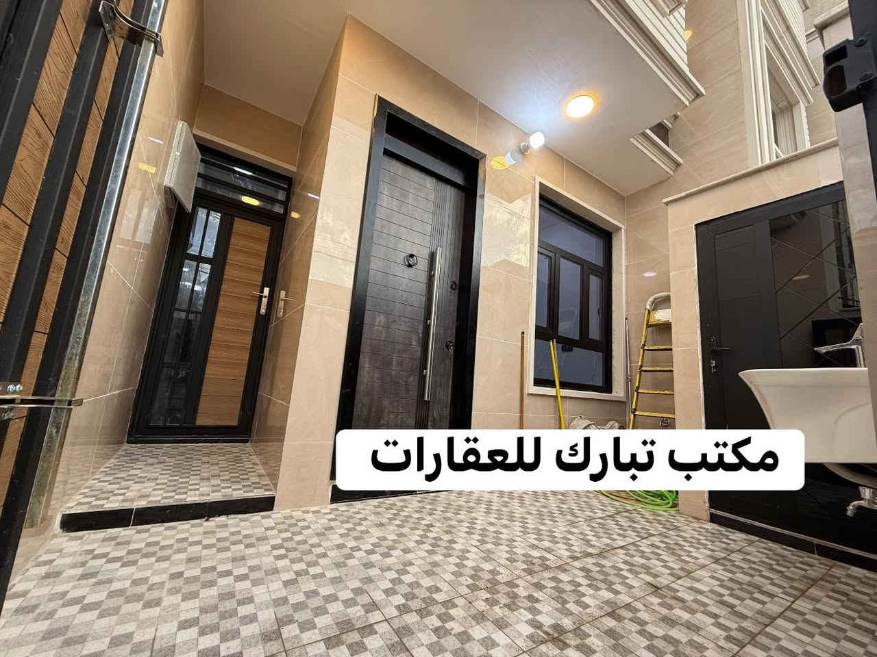 الدار للبيع فول👌
العنوان الشعب شارع عدن خلف جامع الجهاد 
الدار على شارع 20 م ورصيف 5 م 
السعر 277 مليون وبي مجال💵
المساحة 100 م 🌹
يحتوي الطابق الارضي على كراج صغير وخدمات خارجية واستقبال ومطبخ حار وبارد وخدمات وغرفة نوم 
ويحتوي الطابق الثاني على غرفتين نوم وخدمات ومكان غسالة وبيتونة وسطحين
للاستفسار اكثر يرجى الاتصال على الرقم التالي (متواجد هذا الرقم على الواتس اب والفايبر والماسنجر *********** )
او الاتصال على الرقم الاخر 
***********
او زيارة مكتب تبارك للعقار والمقاولات الكائن في شارع الاسواق المركزية قرب مطعم ميامي
