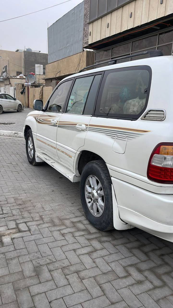 موينكه مديل 2000 محدثه 2007 مضبوغ حزام بدون ضربه او عيب شرعي سياره اسمي رقم نكليزي بغداد  ياسين خربيط. *********** البصرة, العراق
