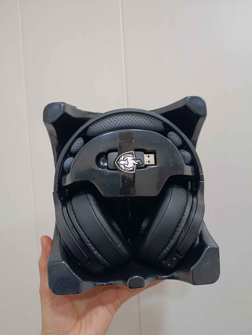 هێدفۆنی گەیمینگ Phoinkas Q9s (بێ تەل و کوالێتی بەرز) 🎧💯

​ئەگەر بەدوای هێدفۆنێکی بەهێز دەگەڕێیت بۆ یاری هەر یاریەک یان گوێگرتن لە دەنگ بە ڕوونییەکی زۆر، ئەم مۆدێلە باشترینە:💥

​سیستەمی 7.1 Surround Sound: بۆ ئەوەی هەموو لایەکی دەنگەکە بە وردی ببیستیت (بۆ ناو یاری زۆر گرنگە).💥

​بێ تەل (Wireless 2.4GHz): پەیوەندییەکی زۆر خێرا بێ ئەوەی دەنگەکە دواکەوتنی هەبێت (بە پارچەی USB کار دەکات).💥

​مایکرۆفۆنی جیاکەرەوە: مایکرۆفۆنەکەی لێ دەبێتەوە و دەنگی زۆر سافە، ژاوەژاو ناهێڵێت.💥

​بەکارهێنانی زۆر: کار دەکات لەسەر (PC, PS4, PS5, Laptop) و بە وایەریش بۆ مۆبایل دەبێت.💥

​پاتری بەهێز: بە یەک شەحن زیاتر لە 12 سەعات کار دەکات.💥

​دیزاینێکی جوان: لایتێکی شینی جوانی پێوەیە و زۆر ئیسراحەتە بۆ سەر گوێ.✨

​تێبینی: ئامێرەکە نوێیە و هەموو پارچەکانی (کێبڵ، پارچەی وایەرلیس، مایکرۆفۆن)ی لەگەڵدایە.💫

​نرخ: [30 هەزار و مەجالی معامەلەی هەیە]💫

گەیاندن بەردەستە💫

شوێن: [ڕانیە گەڕەکی بنار]💫 أربيل, العراق


**إذا كنت صاحب هذا الإعلان وتريد حذفه لأي سبب، رجاءا أرسل رسالة إلى الدعم الفني**