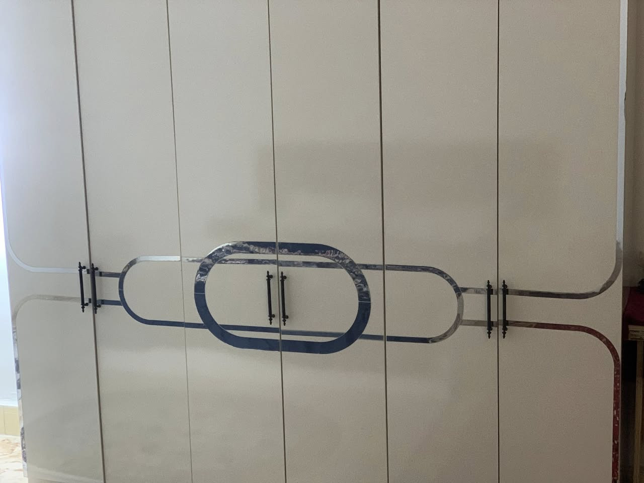 غرفة نوم تركية للبيع — استعمال خفيف جداً 👌
نظيفة شبه جديدة، بدون أي مشاكل أو كسر 👍  

🛏️ تتكون من:  
سرير + كنتور 6 ابواب+ ميز تواليت + كوموديات

💰 السعر مناسب جداً وقابل للتفاوض  
📍 الموقع: (سامراء)  
📞 للحجز والاستفسار: (***********)
