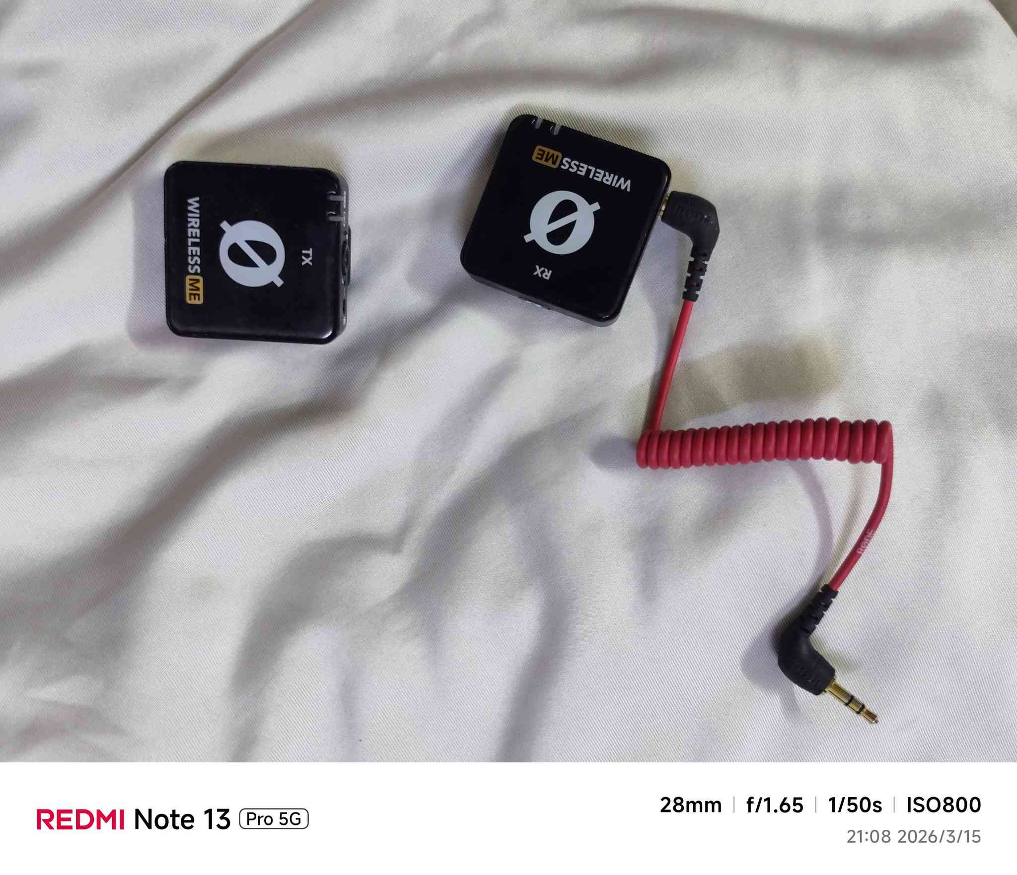 الغنيه عن التعريف كامره 7D ll
مخصصه للتصوير الفوتوغرافي الرياضي 
والفيديو...
للبيع كاميرا 7D مارك 2
مع ناقل صور الحاسبه 
مع جنطه
مع شاحنه 
مع ستاند ثلاثي 
مع  مايك العدد2
مع عدسه 50m
مع عدسه 18/55
مع اناره متغيره الاوان+ استانده الخاص 
السعر ٩٠٠ الف بيه مجال بسيط 
*********** 
العنوان بلديات
