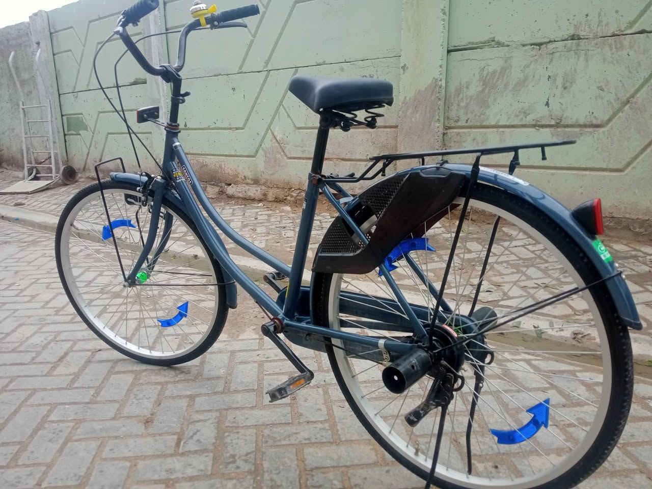 السلام عليكم هذا البايسكل للبيع  جديد كلشي مابي 

يجي وياه عدد من الفسفورات وحمالات واسهم الموجوده في الصوره في الويل 
و بم للبايسكل

نوع البايسكل سانتوس حجم 26 لون رصاصي 

السعر145الف وبي مجال بسيط


**إذا كنت صاحب هذا الإعلان وتريد حذفه لأي سبب، رجاءا أرسل رسالة إلى الدعم الفني**