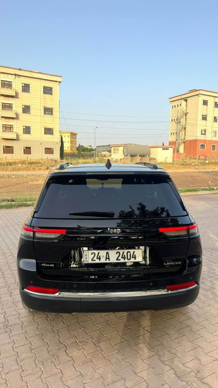 السلام عليكم 
‏‎جيب كراند شيروكي LIMITITID موديل : 2022
السعر: 305ومجال سعر جوه السوك 
اللوان : اسود
حجم المحرك : 3.6L V6 (6.سلندر)
سياره كامله و جاهزه دينار مصرف ما بيها ايد واحد ✅
هيكل سياره كامله PPF لزكه ضد الخدش 
ملاحطة السيارة :  بدون صبغ🔴 قطعتين تبديل شركه نفس لون  

بدون دواخل بدون ارباكات 🔴
‏‎
المواصفات : 𝐋𝐈𝐌𝐈𝐓𝐄𝐃
‏‎
فــول فــول مواصــفــات 1/1 ماعاد فتحه 

دةبل اكسل : 𝟒𝐱𝟒
كيج الكتروني
ابواب بصمة 
‎بصمة تشغيل 
تشغيل عن بعد(𝐑𝐞𝐦𝐨𝐭𝐞 𝐒𝐭𝐚𝐫𝐭)
‎شاشة دشبول ديجيتال
شحن وايرليس
كاميرة
اوتو ستارت(𝐀𝐮𝐭𝐨 𝐒𝐭𝐚𝐫𝐝)
 اوتو ستوب(𝐀𝐮𝐭𝐨 𝐒𝐭𝐨𝐩) 
‎رادار امامي ( تحديد مسار )
‎رادار جانبي  ( نقاط عمياء )
‎رادار خلفي ( التحذير من الاصطدام )
‎حساسات امامي
‎حساسات جانبي 
‎حساسات خلفي 
كشنات جلد 
‎كشنات كهربائي
‎كشنات خزن+ميموري 
‎كشنات تبريد
‎كشنات تدفئة
تحكمات اسيرين
‎استيرن تدفئة
‎تبريد لمس
‎تبريد مركزي
 ‎صندوق شفط كهربائي 
لايتات 𝐋𝐞𝐝 عدسة زينون
بلوجكتوات 𝐋𝐞𝐝 
بكلايتات 𝐋𝐞𝐝 
‎ويل كروم
 
وبعد هواية مواصفات…

‏‎تفاصيل اكثر الاتصال علی ارقام التاليه 

‏ WhatsApp - Vibir 
***********
عنوان : عقره اكر, نينوى
