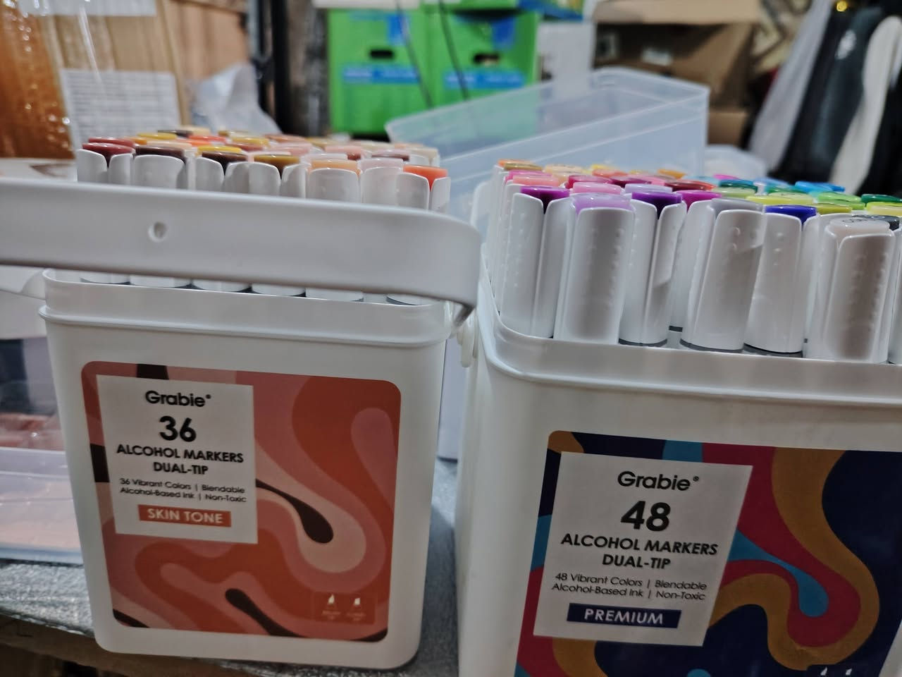 قطعتين وحده 36 قلم والثانية 48 قلم ماركر اصلي
25 مع التوصيل لووك مامفتوحات


**إذا كنت صاحب هذا الإعلان وتريد حذفه لأي سبب، رجاءا أرسل رسالة إلى الدعم الفني**