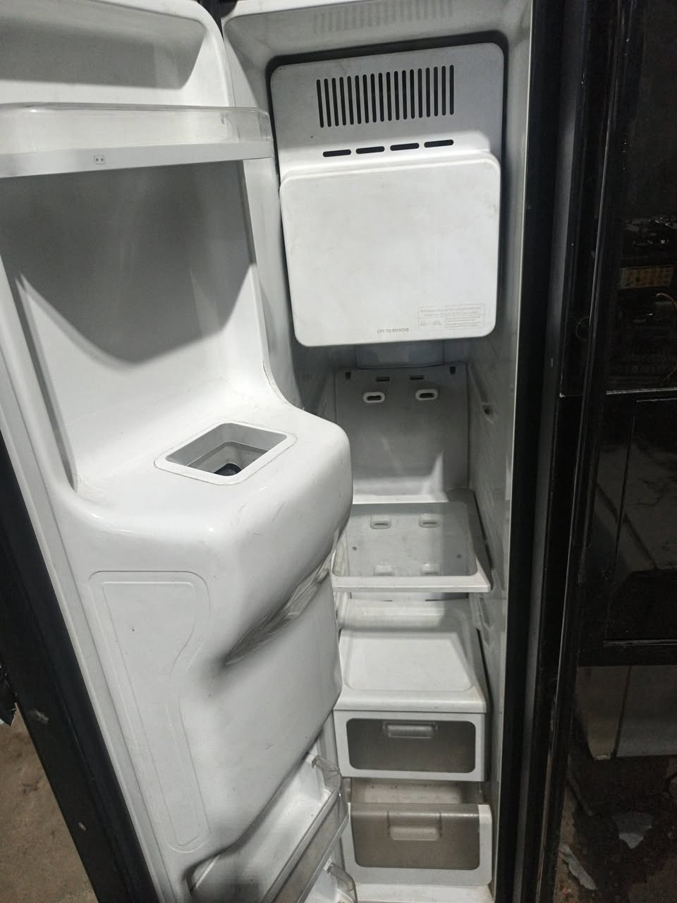 السلام عليكم ثلاجه سامسونج نضافه 90/100 السعر 350 المكان بغداد المشتل للاتصال ***********
