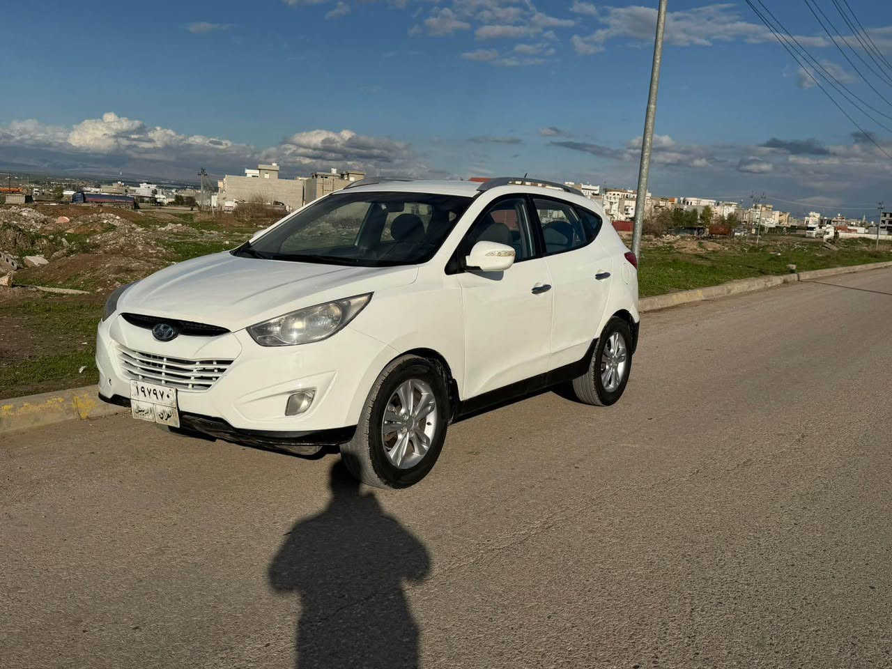 توسان ٢٠١١ للبيع بيها قطعتين صبغ بابين صفحة السائق والهلال الخلفي بدون دواخل سعرها 117 $ ورقه وبيها مجال *********** اكر, نينوى
