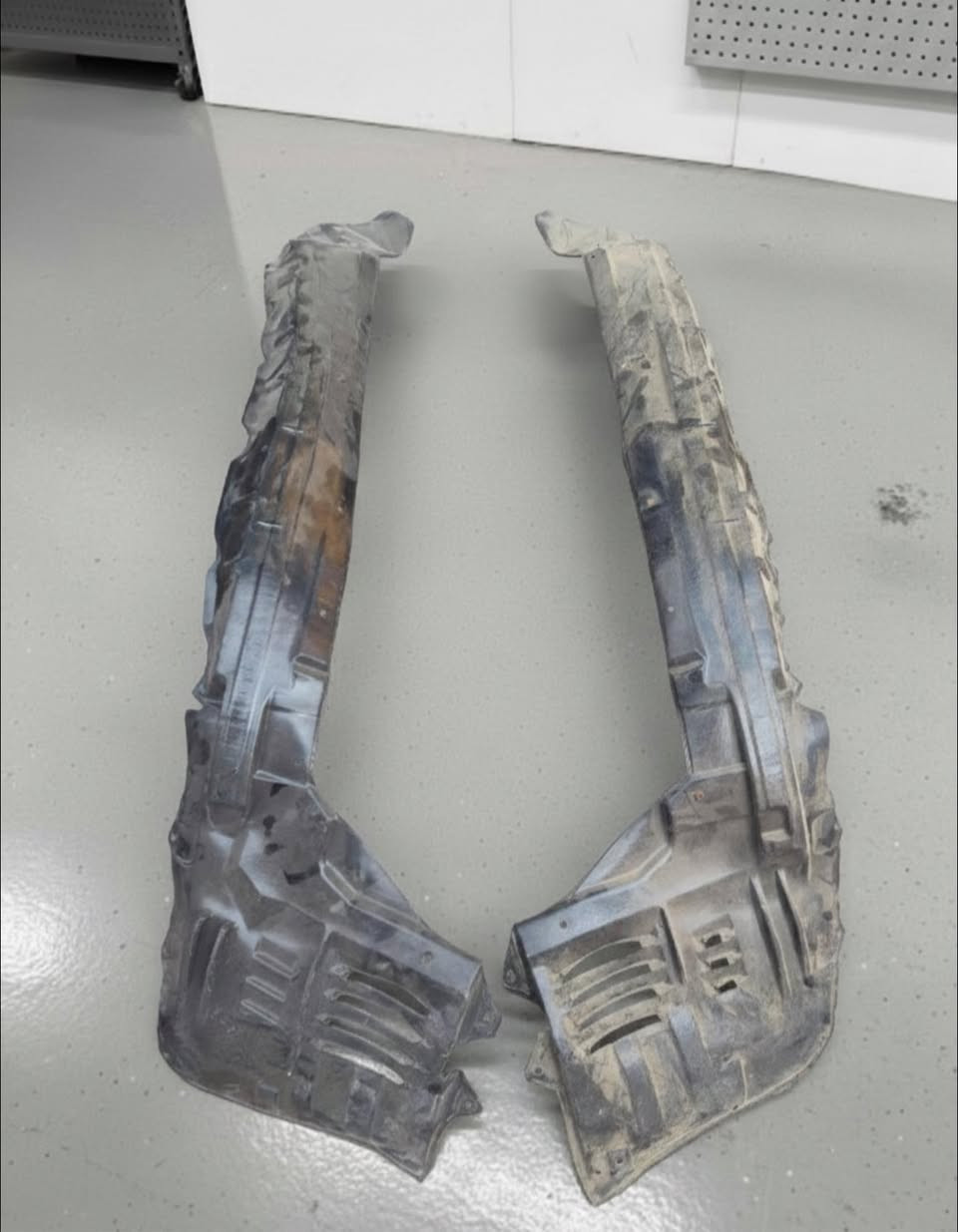 حسين باجيرو لقطع الغيار***********
نوفر لكم جميع أنواع قطع غيار باجيرو الأصلية والتجارية 
جديدة ومستعملة بحالة ممتازة. 
الموقع📍طالبيه 
🚗 خدماتنا تشمل:
 • توفير قطع غيار باجيرو لجميع الموديلات
 • صيانة كاملة داخل ورشة متكاملة مجهّزة
 • تبديل قطع، فحوصات، صيانة دورية
 • أسعار مناسبة وخدمة سريعة
 • شحن وتوصيل متوفر جميع المحفظات
