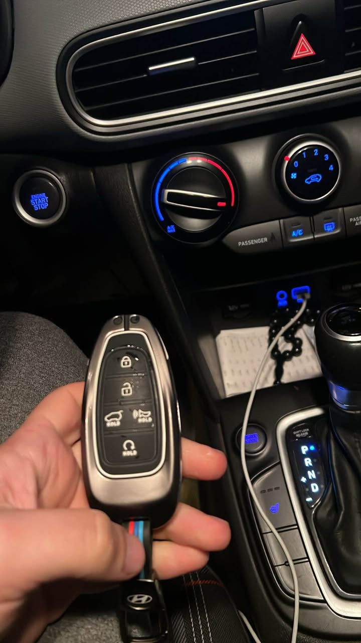 هيونداي كونا 2018 مواصفات بصمة وتدفئة مقاعد ونقطة عمياء السيارة كاملة مابيها اي نقص ماشية 52,900 ميل حادثها صندوك خلفي سعر 130 
للتواصل *********** بغداد, العراق
