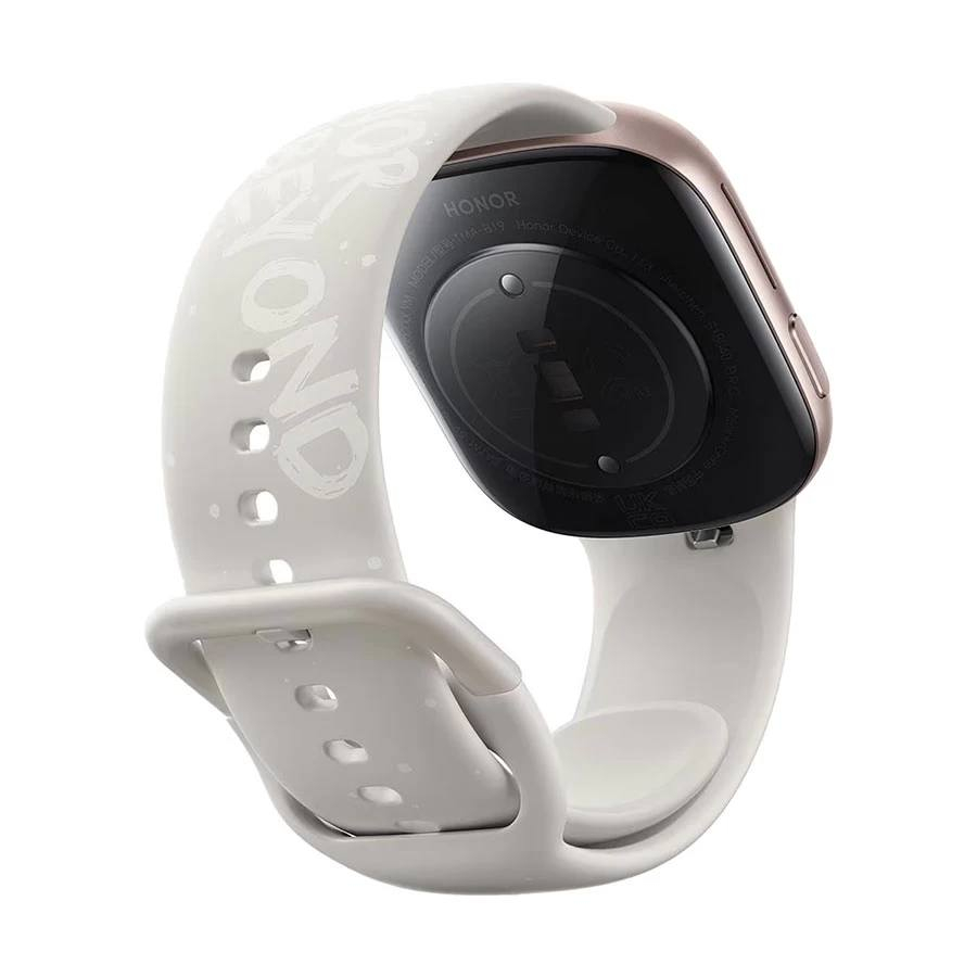 تتميز ساعة Honor Watch 4 الذكية بالعديد من الميزات:
التصميم والشاشة:

هيكل أنيق مصنوع من سبائك الألومنيوم. 

شاشة AMOLED كبيرة وملونة مقاس 1.75 بوصة. 

معدل تحديث يصل إلى 60 هرتز. 

أكثر من 300 واجهة ساعة قابلة للتخصيص. 

الاتصال والمكالمات:

دعم الاتصال عبر البلوتوث (إصدار 5.2). 

إمكانية إجراء واستقبال المكالمات مباشرة من الساعة. 

دعم بطاقة eSIM الرقمية (في بعض الإصدارات). 

الصحة واللياقة البدنية:

مراقبة شاملة ومستمرة لمؤشرات الصحة، بما في ذلك معدل ضربات القلب، ومستوى الأكسجين في الدم (SpO2)، ومستويات التوتر، وجودة النوم. 

أداة تعقب للياقة البدنية تدعم 85 وضعًا رياضيًا و12 تمرينًا احترافيًا. 

مقاومة للماء حتى عمق 50 مترًا (5 ATM). 

البطارية والأداء:

عمر بطارية طويل يصل إلى 14 يومًا مع الاستخدام العادي. 

متوافقة مع أنظمة Android و iOS.


**إذا كنت صاحب هذا الإعلان وتريد حذفه لأي سبب، رجاءا أرسل رسالة إلى الدعم الفني**