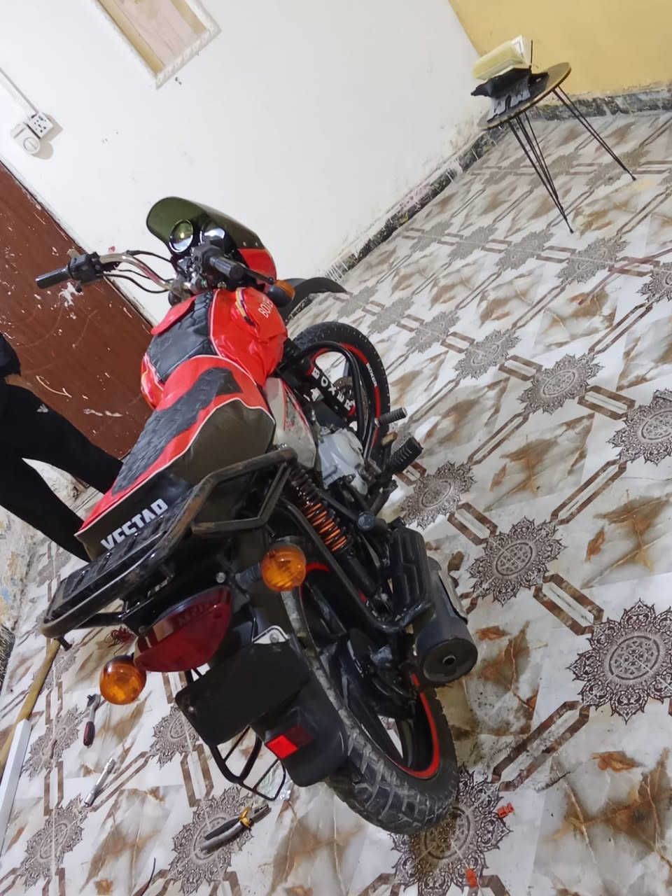 السلام عليكم بوكسر فحل بسمي رقم نكليزي موديل ٢٢ طالعة ب٢٣ دراجة مال جناي مجفتة شركة غراض شركة تاير خلفي جوبلس كهربائيات كلها شغالة دهن اديرلها امزويل كل ١٠ تيام بس صارلي فترة تاركها دراجة عندي سيارة وما مستخدمها ابيع شرط شرط شرط يحول ما تحول لا تخابر مو شراي هم لاتعبني شراي بخدمتك مكاني قبلة رقم *********** : سعر ٢وربع قفل 🔒
