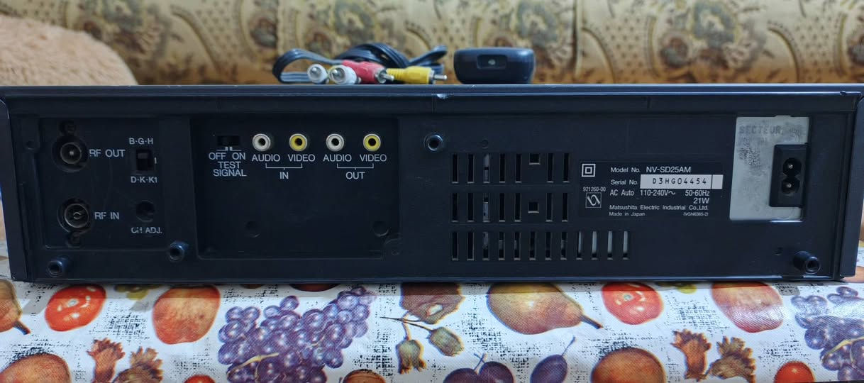 السلام عليكم .
جهاز فيديو كاسيت ماركة باناسونيك ياباني اصلي ( ابو المزولة ) نوع قديم و ثقيل نظافة ممتازة . بلادي بدون تصليح .شغال بالكامل .
استيراد الكويت .
4 هيد صورته جدا ممتازة .
تصفية اوتوماتيكية للصورة .
يشتغل علئ جميع الانظمة .مولتي سيستم  
عرض و تسجيل .
 (مع الجهاز ريموت الاصلي وكيبل كهرباء وفيشة عرض للشاشة ) 
الجهاز فقط بالواجهة البلاستك فطر صغير بسبب النقل ...مو يم شغل الجهاز نهائيا .
سعر الجهاز  ٦٠  الف نهائي نهائي رجاءا .
اي استفسار او مراسلة موجود خاص او 
*********** البصرة .موجود توصيل شركة .
