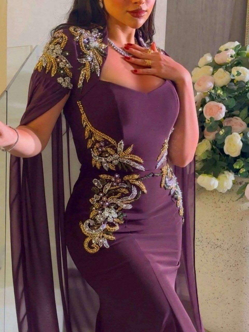 ✨ فخامة التفاصيل 👑 

موديل راقٍ بتطريز يدوي فاخر من الخرز والكريستال، يزيّن الكتفين والخصر بإتقان، 

مع شال شيفون انسيابي نازل من الكتفين يمنح الإطلالة لمسة ملكية آسرة وحركة أنيقة مع كل خطوة.

المقاسات : 38.  50 

القماش : دبل ايطالي + شيفون فاخر 😍😍


**إذا كنت صاحب هذا الإعلان وتريد حذفه لأي سبب، رجاءا أرسل رسالة إلى الدعم الفني**