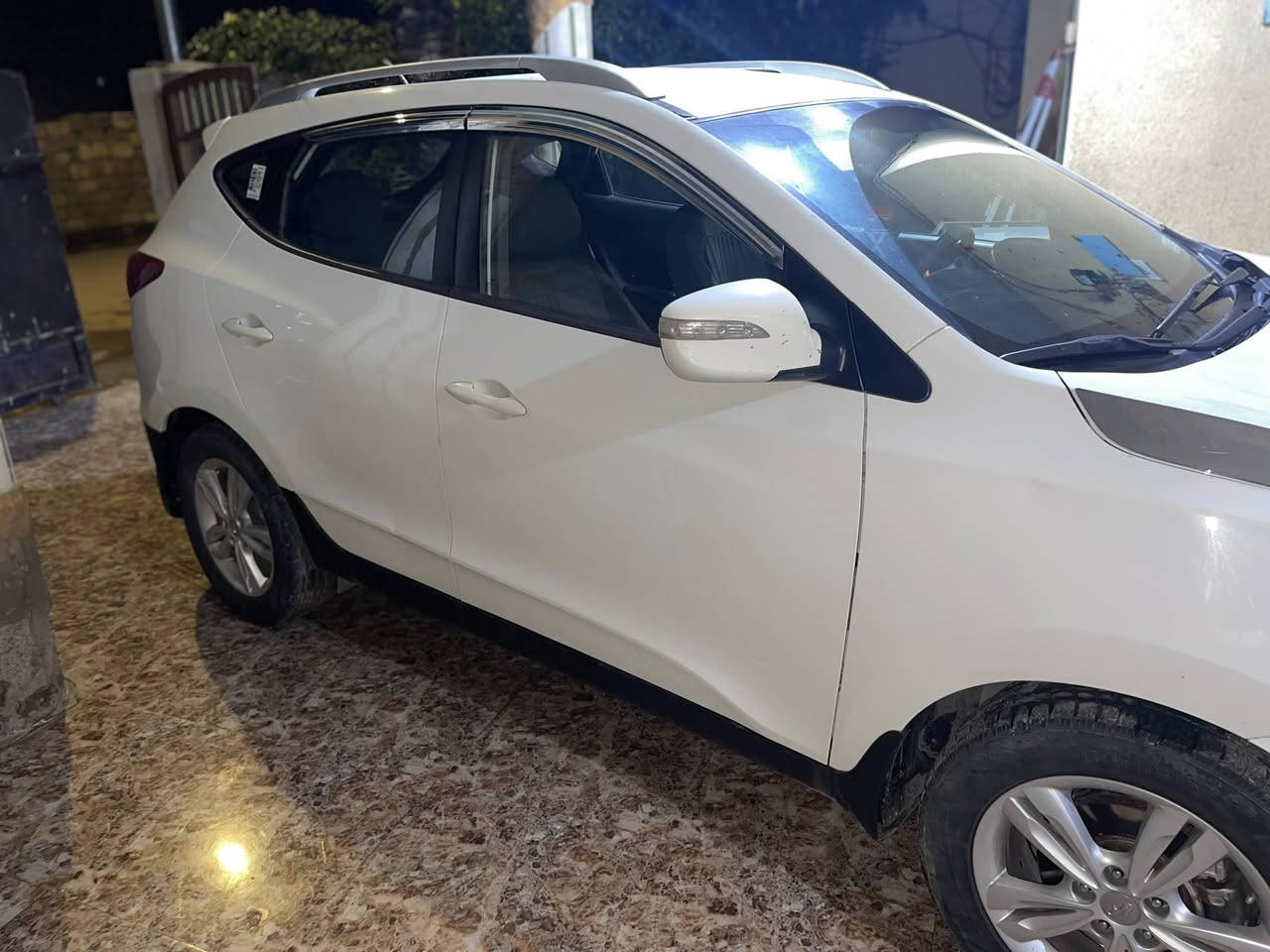 السلام عليكم
من رخصة المدير المحترم 

توسان ٢٠١١ لون ابيض خليجي 

رقم اربيل دولي باسمي لل ٢٠٣١

تخم تاير 

كير مكينة كفاله على الشرط 

صدر خلفي امامي جديد بدون مشكلة 

داخل قهوائي جديد

السونار مرفق مع الصور 

حادث جامرلغ امامي فقط 

ملاحضة / البنيد غير مبدل مبدل فقط نرمادة والسونار يقرة تبديل 

والجامرلغ سحب كارت فقط اثر صفار بانزين 

السيارة حلوة وناعمة مال جناي 

مكاني / ديالى - الخالص 

ترهم مراوس بسيارة ناصي وفرق 

السعر ١٣٥ $ 

***********
