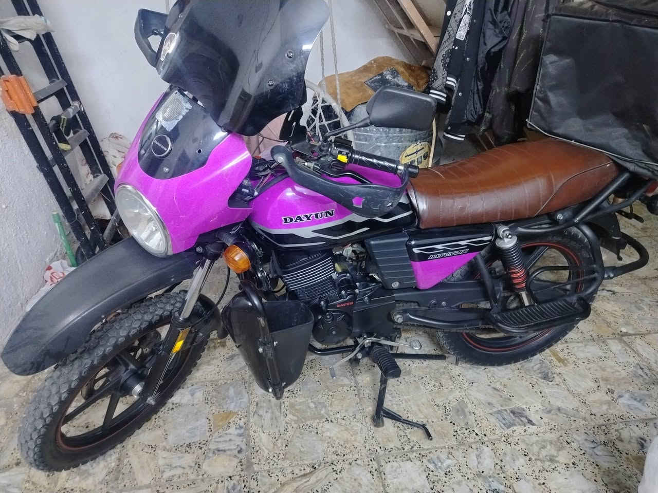 سلام عليكم ورحمة الله وبركاته دراجه دايوان موديل 2023 رقم بغداد تحويل ثاني يوم كفاله عامه برغي ما مفتوح بيها فقط دبل الأمامي واحد كايم السعر مليونين 450وبيه مجال الطيبين العنوان بغداد مدينه الصدر ***********
