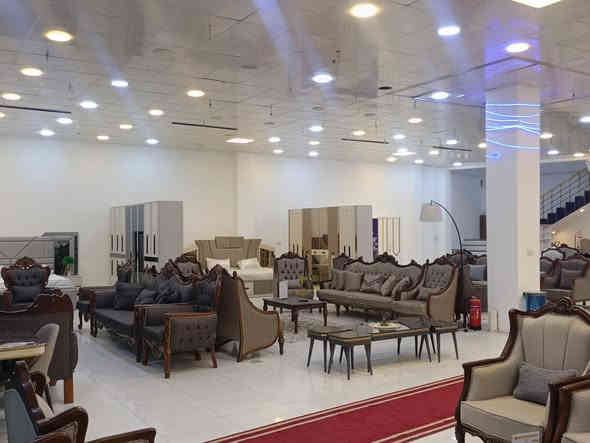 🏢 بناية تجارية للإيجار – الرمادي / شارع 40

بناية تجارية مميزة للإيجار في أحد أهم شوارع الرمادي شارع 40.

تتميز البناية بتصميم عملي ومساحة واسعة تناسب مختلف الأنشطة التجارية.

🔹 تفاصيل البناية:

تتكون من طابقين.

الطابق الأول يحتوي على:

قاعة كبيرة بمساحة 700 متر.

غرفة مكتب مستقلة.

مجموعة صحيات.

مطبخ.

بناية مناسبة للمراكز التجارية، المعارض، الشركات، أو القاعات التدريبية.

للمزيد من التفاصيل أو الاستفسار، يرجى التواصل معنا.
ـــــــــــــــــــــــــــــــــــــــــــــــــــــــ

📞 أرقام التواصل (واتساب متاح):

*********** ✅ عبدالغني الفراجي.

*********** ✅ عبدالغني الفراجي.

⏰ متواجدون في المكتب على مدار أيام الأسبوع.

من الساعة 3 عصراً حتى الساعة 9 مساءً.

نرحب بكم دائماً لزيارتنا والاستفسار عن أي عقار يناسبكم.
