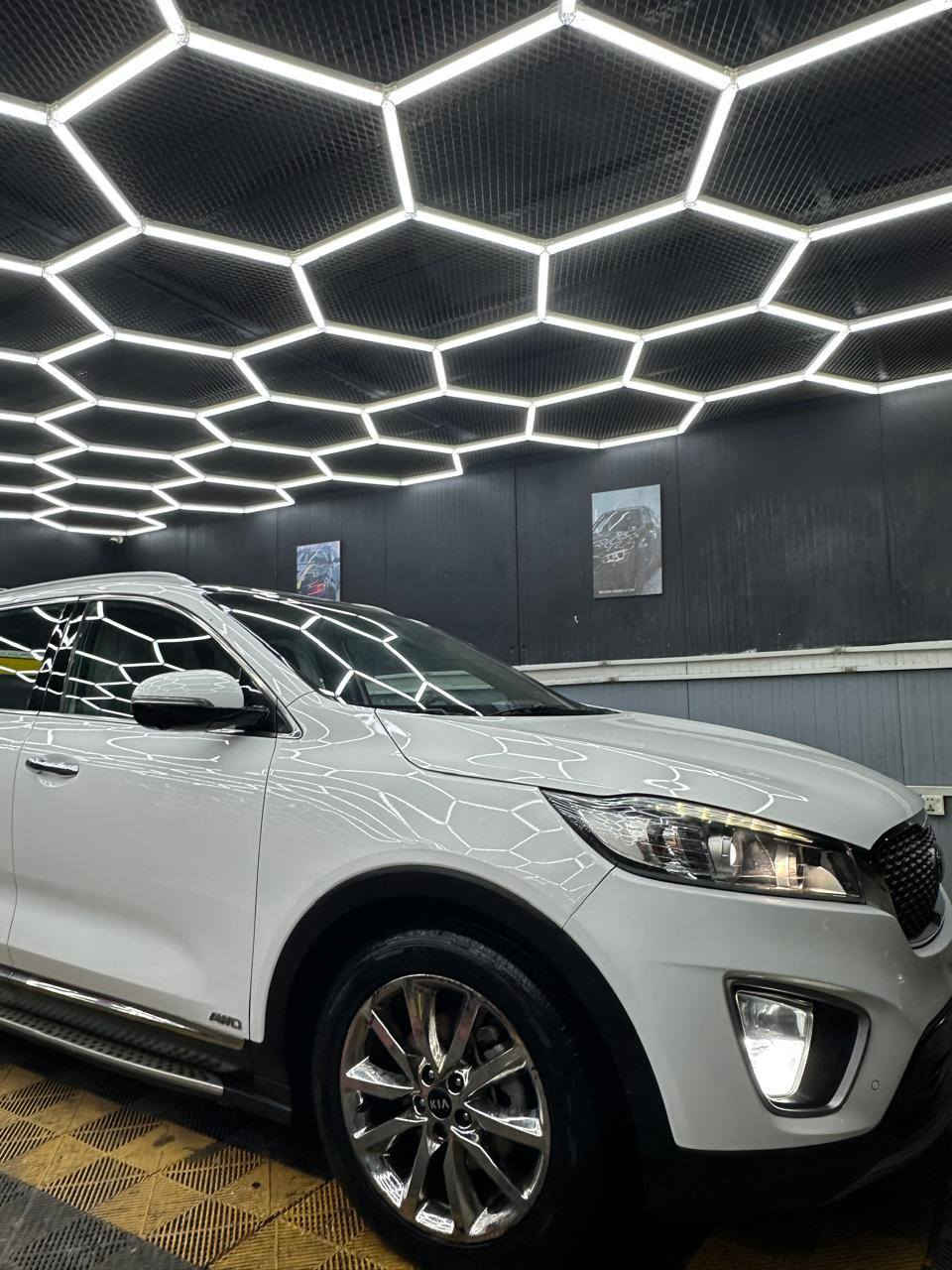 سورنتو ٢٠١٨
خليجي
رقم بغداد
ماشيه ١٧٠
فول 
كشن تتفئه تبريد
بانو راما 
٧راكب
فور ويل 
تبريد ٣ قطع 
سته سلندر 

بيه بارد بل جاملغ 
بي صبغ نص باب خلفي 

السعر ٢٤٠ 
العنوان بغداد
***********
