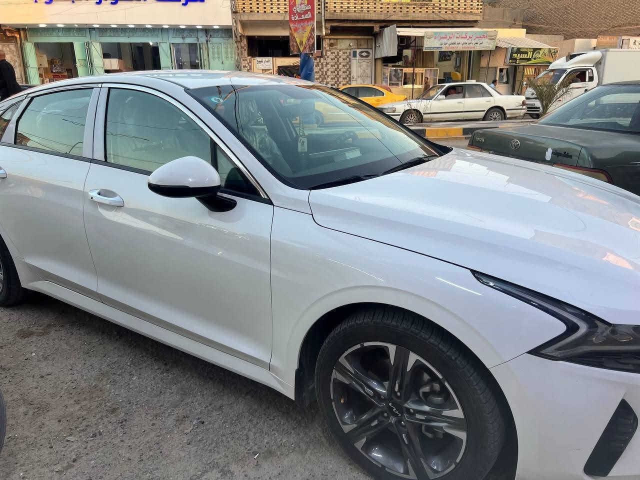 السلام عليكم  سيارة كي فايف خليجي مكفوله 2023تشغيل عن بعد مكينه2000دوش مراه شفط كشن كهربائي خابر راعيه وبيك خير وتدلل ***********
