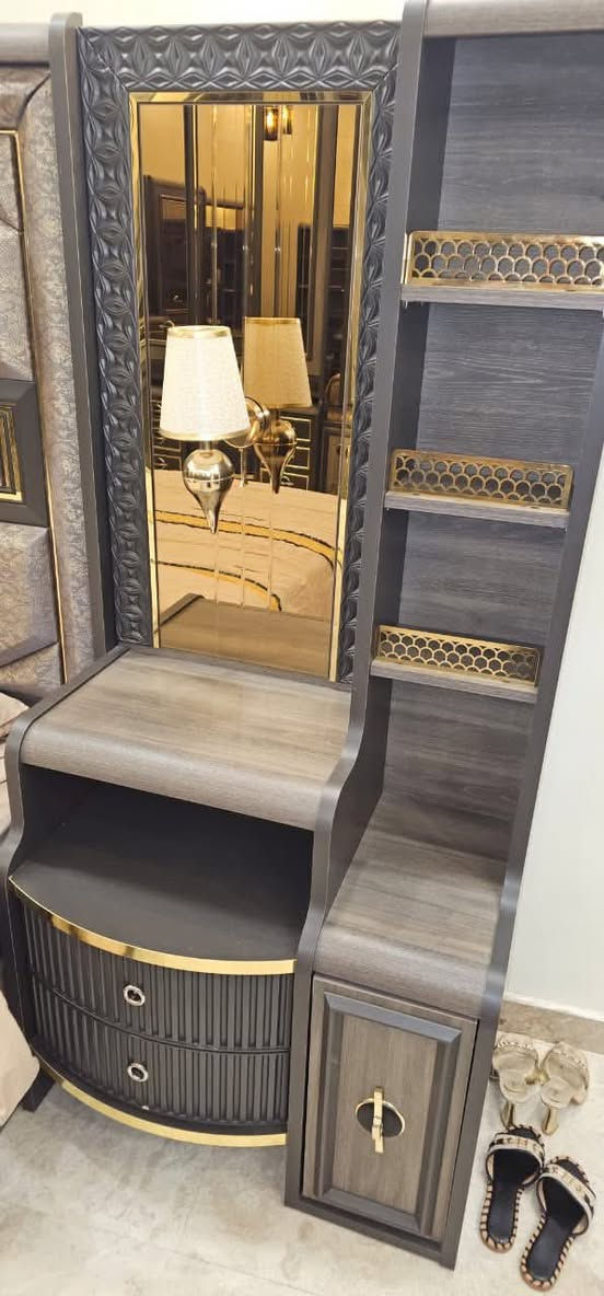 نضيفه كدامهم ماخذها ب20 ورقه الله شاهد
11 قطعه ضخمه 
مكانها بغداد السيديه 

قفلها مليون و900

***********
