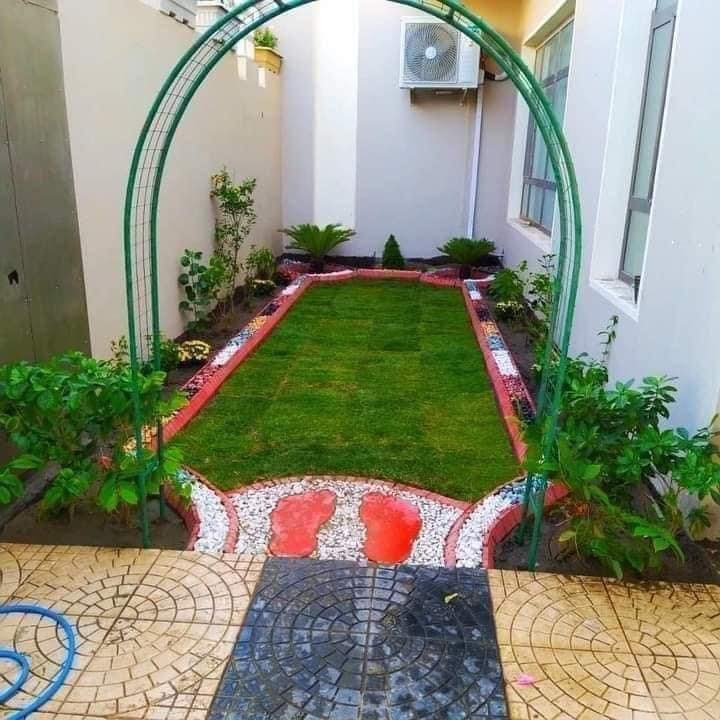 يتوفر كادر حدائق قص وتعديل الأشجار  والثيل وترتيب الحدائق وديكورات.  الاتصال *********** او مراسلة ع واتساب
