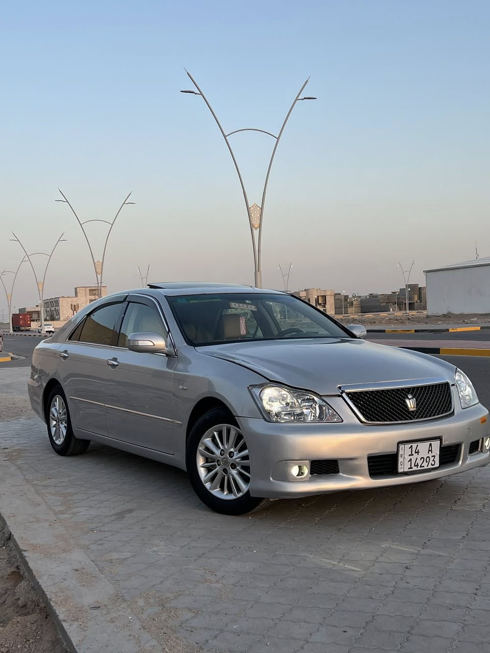 سلام عليكم. شاهينه رقم بصره تسجيل جديد قرار 48 السياره كصة قماره فقططط. الباقي كفاله. من الكصه الثانيه ومن النقل ومن الضربه. مكينه وكير. جدد حداده جديده. مواصفات 4دكم. غرفه جلد. فتحه كشنات تددفه تبريد.  السياره جديده كلششش. مابيها نقص برغي تبريد 3 قطع. ثلج.  سنويه لغاية 2030السعررر120هاتف ***********البصره الزبير.
