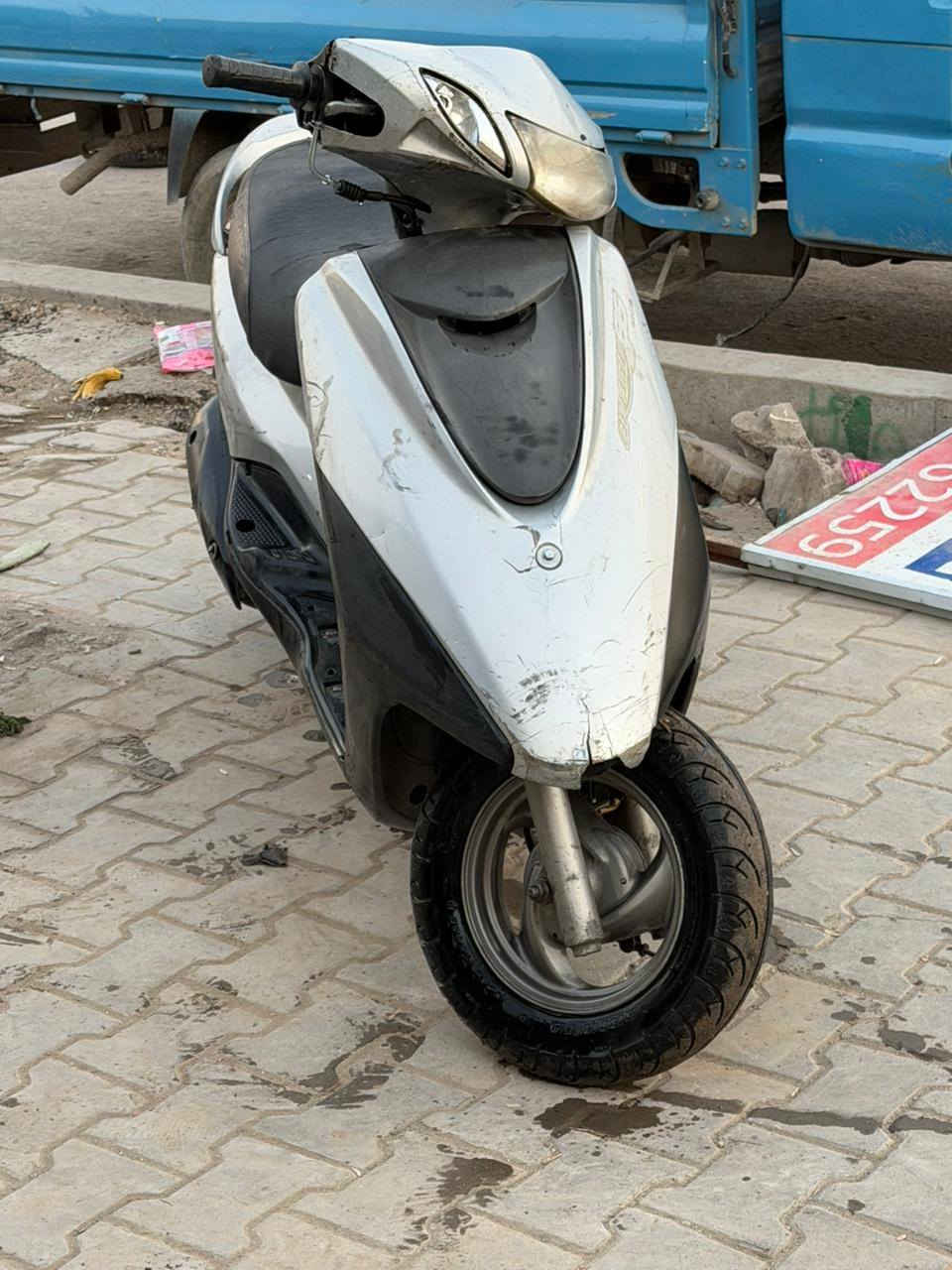 بريز لايت عالي سلف هندر شغالة يراد لهة شوي ترتيب ب٣٥٠ بيها مجال مكاني مدينة الصدر 
*********** بغداد, العراق
