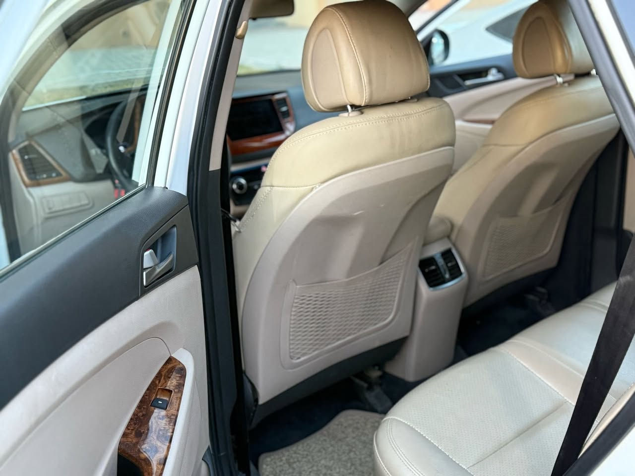 السلام عليكم عندي توكسان  للبيع فقط بدون مراوس خليجي موديل2018 ماشيه 115000كيلومتر  السياره نظيفه جداً بيها صبغ الباب الورى السائق والجاملغ الخلفي وبيها سونار مكان السياره نفق الشرطه  للاستفسار الاتصال على هذا الرقم *********** علماً اني مكلف بلنشرررررررررر اتصلو على الرقم بي واتس اب
