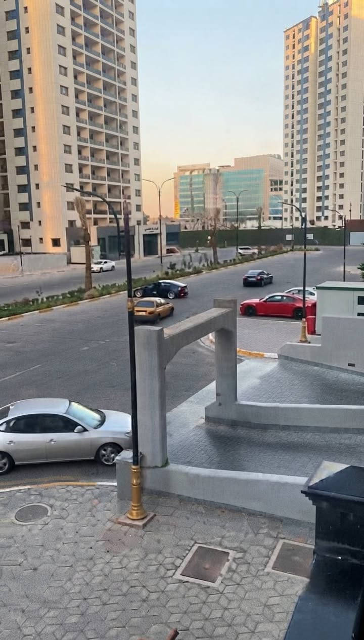 🏢 شقة مؤثثة للإيجار – مجمع دار السلام السكني

📏 المساحة: 134 م2
🏢 البناية: D14
🏙️ الطابق: ناصي
🌆 الإطلالة: خارجية 

✨ التفاصيل:
🛏️ 2 غرف نوم
🛋️ صالة
🍽️ مطبخ
🚿 حمامات
وغرفة لوندري

💰 الإيجار: مليون ونص
***********
