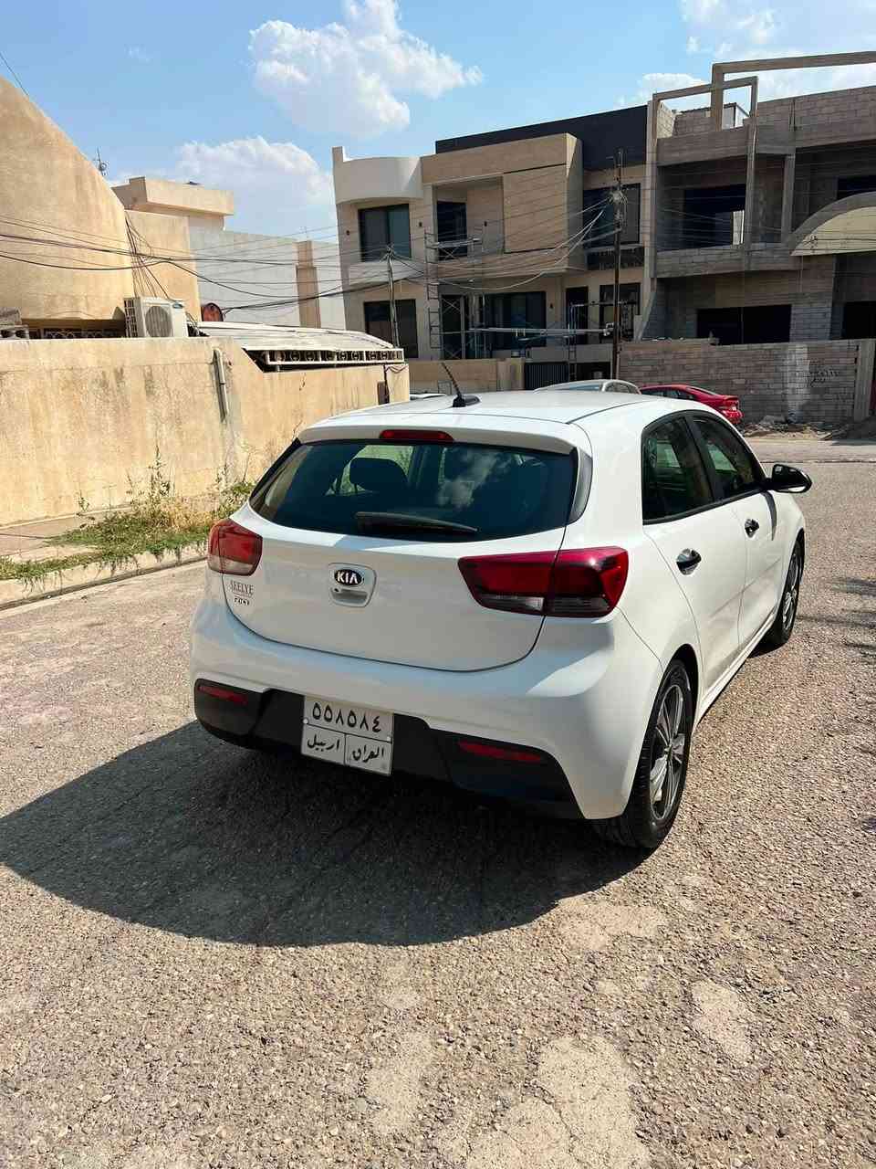 كيا ريو
موديل 2018
بوند فقط صبغ بدون دواخل 
رقم اربيل شرط التحويل 
محرك وكير على وضع الشركة 
ماشيه 80
مواصفات
شاشة +كامره دوراه 
محرك 16 لا صرف ولا نفخ 
كير توماتيك 
تحكمات استيرن 
ويل كب 
تبريد ثلج 
وباقي مواصفات معروفة 
السيارة جاهزة ما ناقصها شي 
للاستفسار اتصل على الرقم ***********
