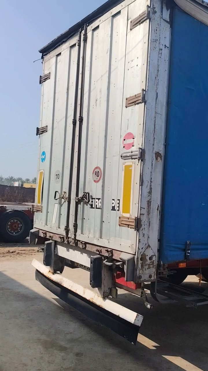 سلام عليكم جادر مسرحي للبيع ***********
