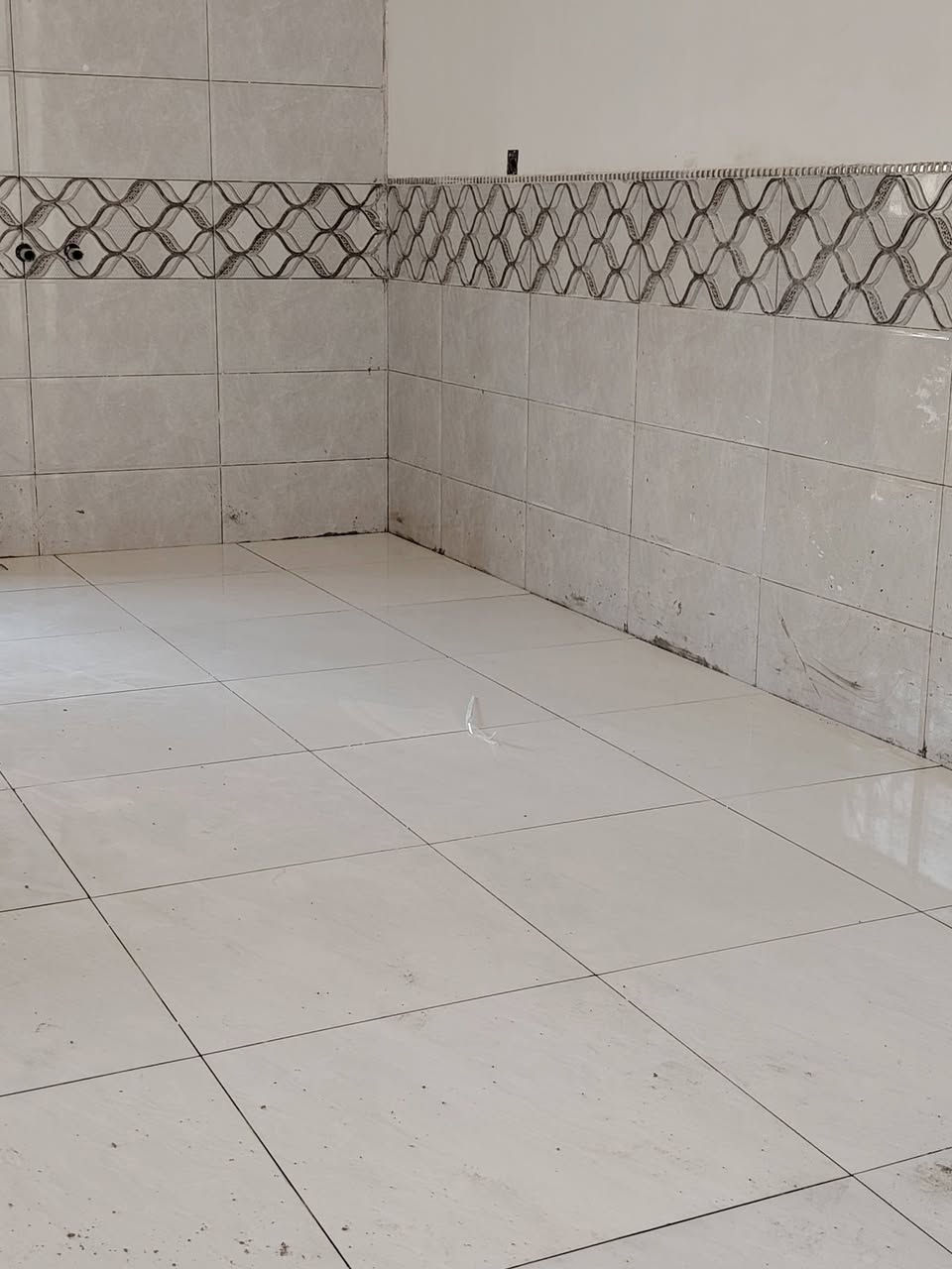 خلفة سيراميك بورسلين شغل درجه اولى
مكاني بابل. ***********
