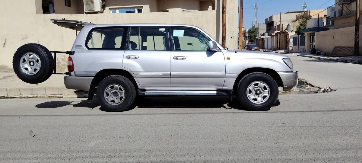 لاندكروز مونيكا 2003 قطري سياره بسمي اني الشرعي 
سياره جاهزه بدون قطره صبغ بدون ضرر 
🥶 تبريد / تدفئه 🤚 شرط
كير محرك 🤚 شرط ‼️ منضومه غاز 
سيارة فول بس كير عادي
اكسل دفلوك  كلو شرط
اربع جام كهرباء فتحه سقف
سبير علاك
كابون بانزين
شرط الوكاله 🤚 ‼️ والتحويل
سياره على وضع الشركه
ماملعوب بيها / كلها عل بلاد
مكان السياره موصل
السعر 175 وبيها مجال 
رقم الهاتف //***********
