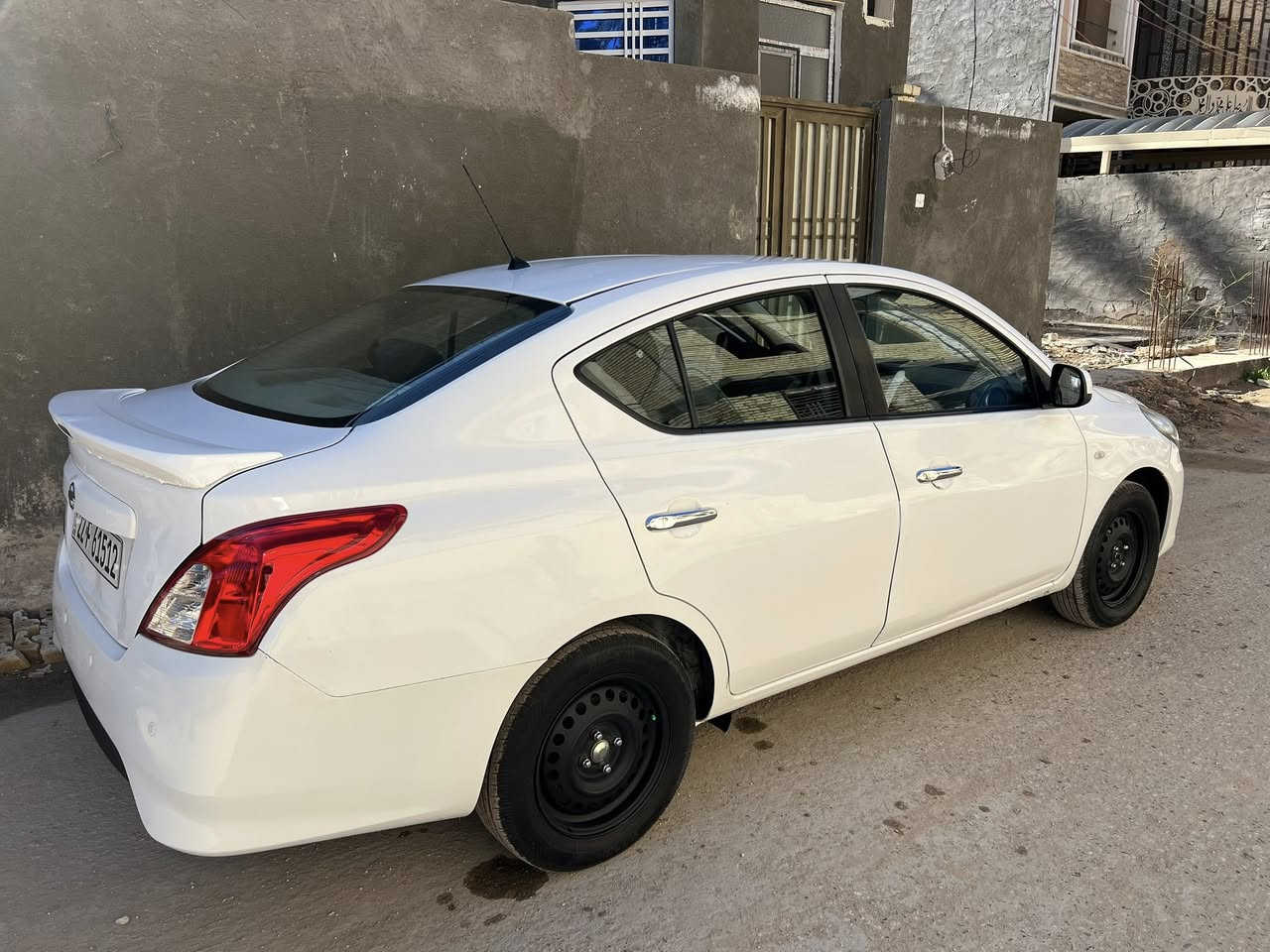 نيسان سني هندي موديل 21 بليتة زرگة مواصفاتها معروفه دوشمة كاملة ارضيات وكشنات جلد مكفولة ماعدا باردات ثنين سونار موجود رقم اربيل بأسم عربي موجود بكربلا ومكان السياره كربلا سعر ١١٢ وبي مجال بسيط نشالله ***********
