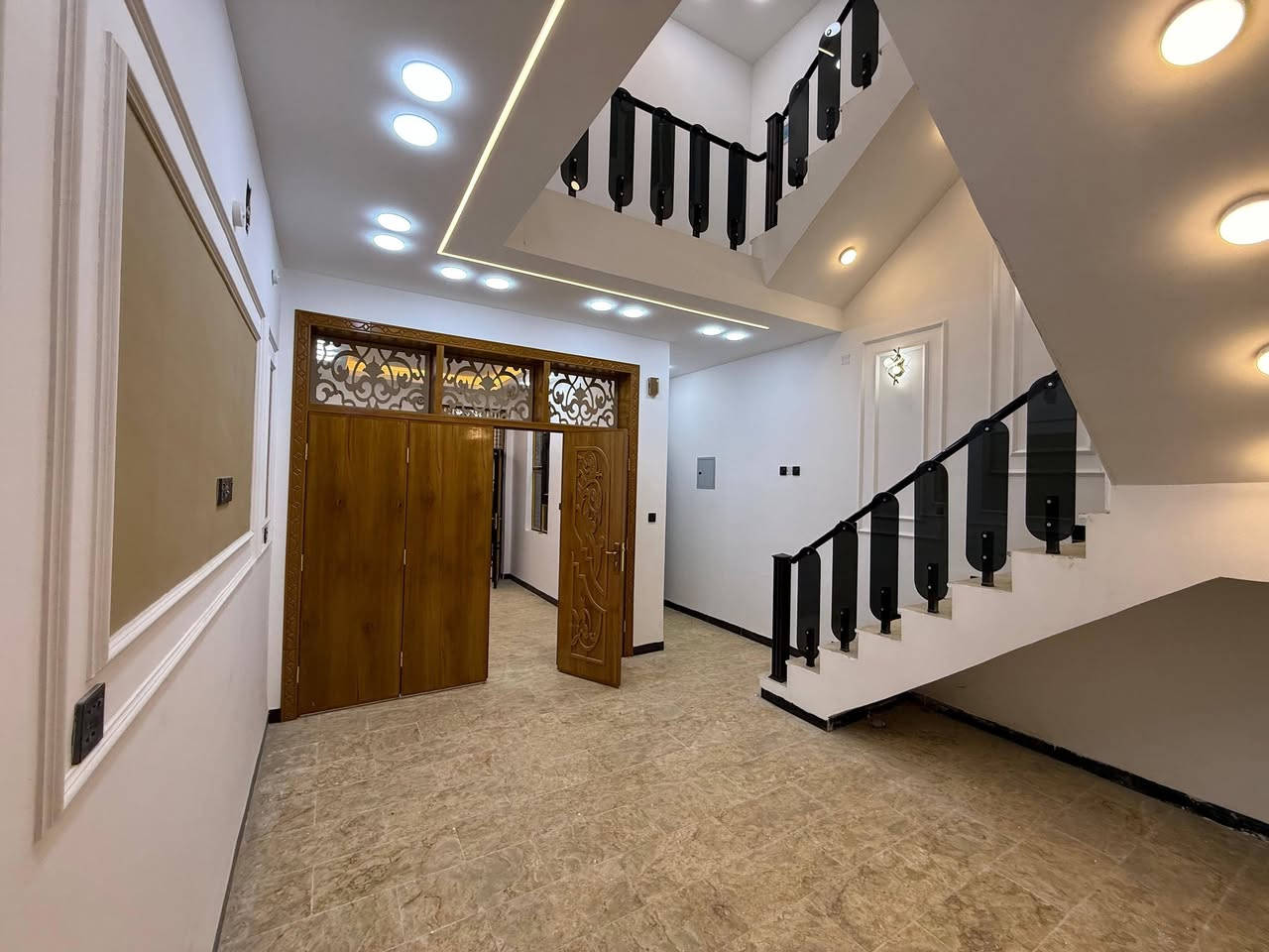 ‏‎‏‎دار  للبيع  النجف الاشرف
حي الجامعه
مساحه الدار  ١٠٠ م 
شارع ١٠ موقع ممتاز 
٣ غرف نوم
طابقين بناء حديث
قرب المركز الصحي

‏‎  للاستفسار مراجعة مكتب العطاء للوساطه العقاريه في حي الجامعه سايدين سلام-جامعه 
مقابل مجمع زيد و حسن

او الاتصال 
‏‎*********** (يتوفر واتساب)
