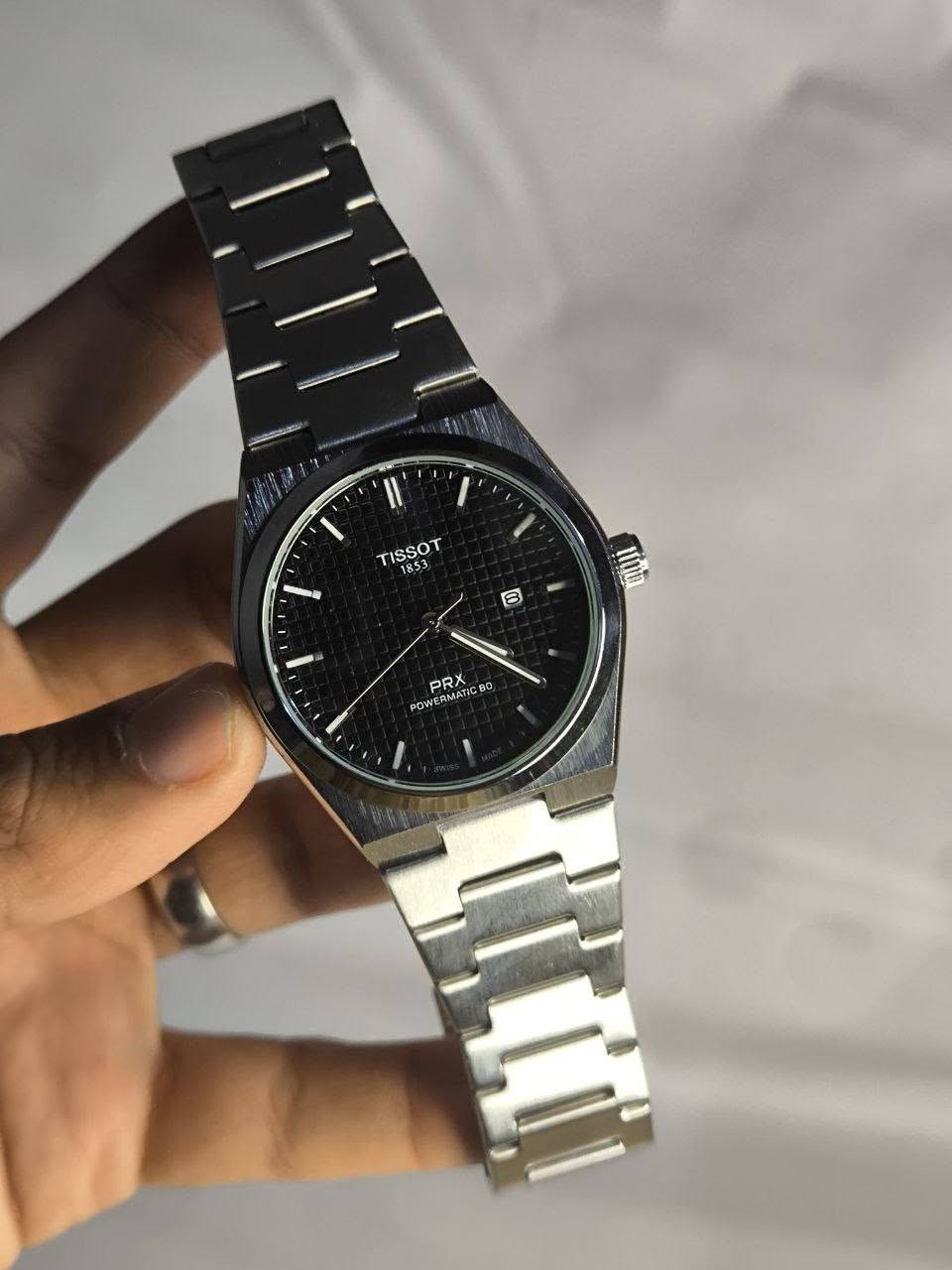 ساعة من ماركة تيسوت TISSOT
تحفة فنية
مكينة كوارتز نظام ماطور حركة ناعمة
ميناء اسود فخمة مع فوى لامينوس اميال وارقام مزودة بمنفذ تاريخ
زجاج معدني ضد الخدش
مقاومة ماء وغبار
سير مصنوع من الاستانلس ستيل عالي الجودة
وزن ثقيل وقطر 41.8
القطعة مختمة بالكامل 

السعر : 30 الف ع اول تم
للحجز والاستفسار يرجى مراسلة الصفحه


**إذا كنت صاحب هذا الإعلان وتريد حذفه لأي سبب، رجاءا أرسل رسالة إلى الدعم الفني**