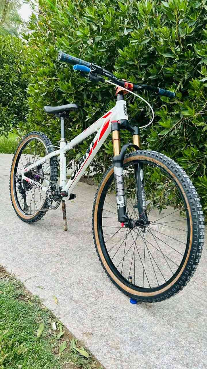 السلام بايسكل جاينت للبيع 
المواصفات

فريم ناصي المنيوم 

صينيه خلفيه 12نمره ماركة Shimano

عگرب 12 نمره ماركة Shimano 

صينيه اماميه Meroca موديل dx 

بريك خلفي دهن ماركةShimano 

بطيخه خلفية ماركهPro Hisense صوت  

تايرات جبليه اصليه

فريم حديث المنيوم موديل xxs 

حجم 27.5

ويالة جاينت اصليه

ستيرن عدل اصلي

ركبة لون برتقالي ماركة luta

بوري سرج حديث ax 

دبل امامي غاز 

للاستفسار الاتصال على الرقم او خاص 

***********
